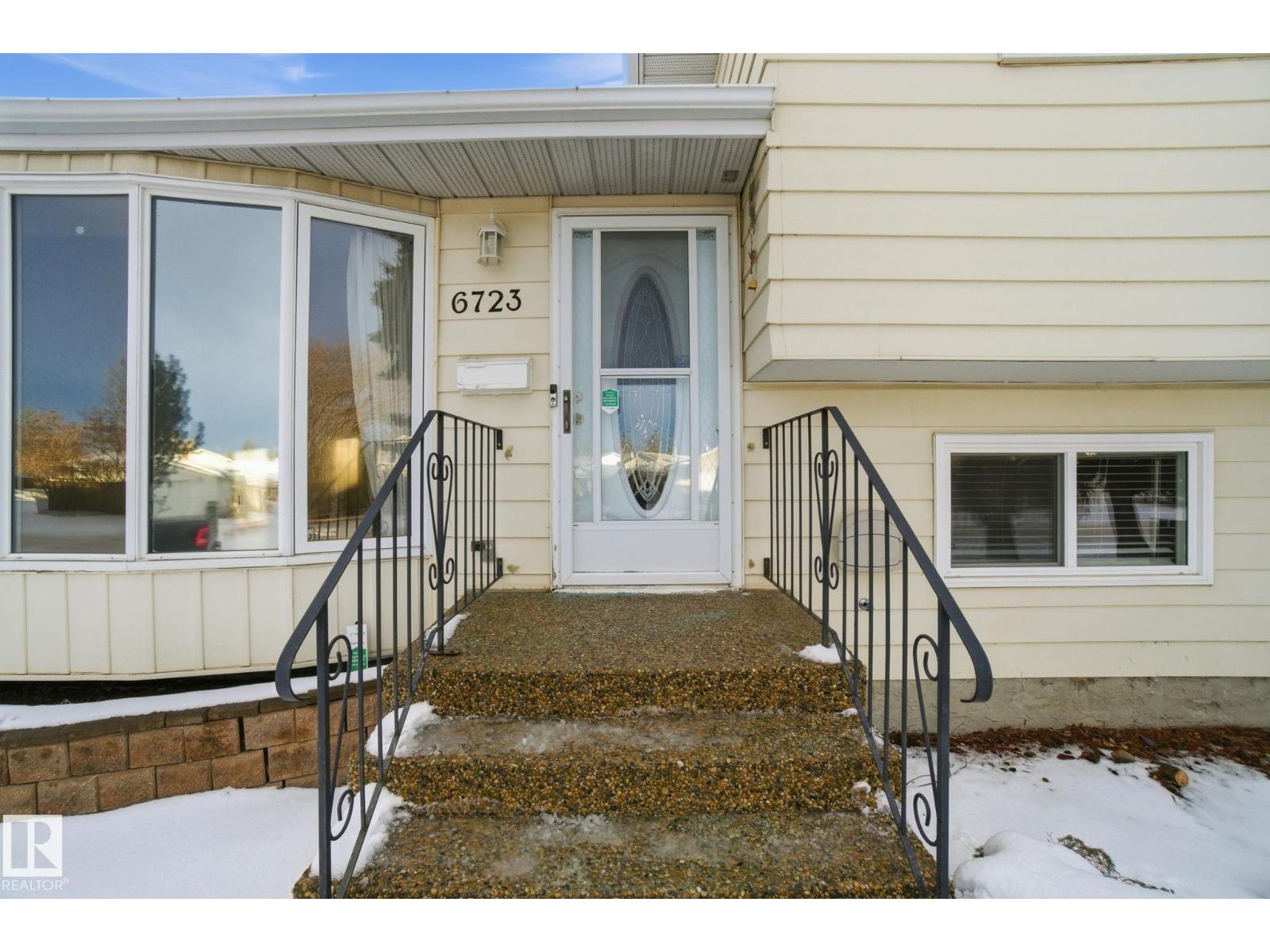 6723 40 Av Nw, Edmonton, Alberta  T6K 1R9 - Photo 3 - E4468308