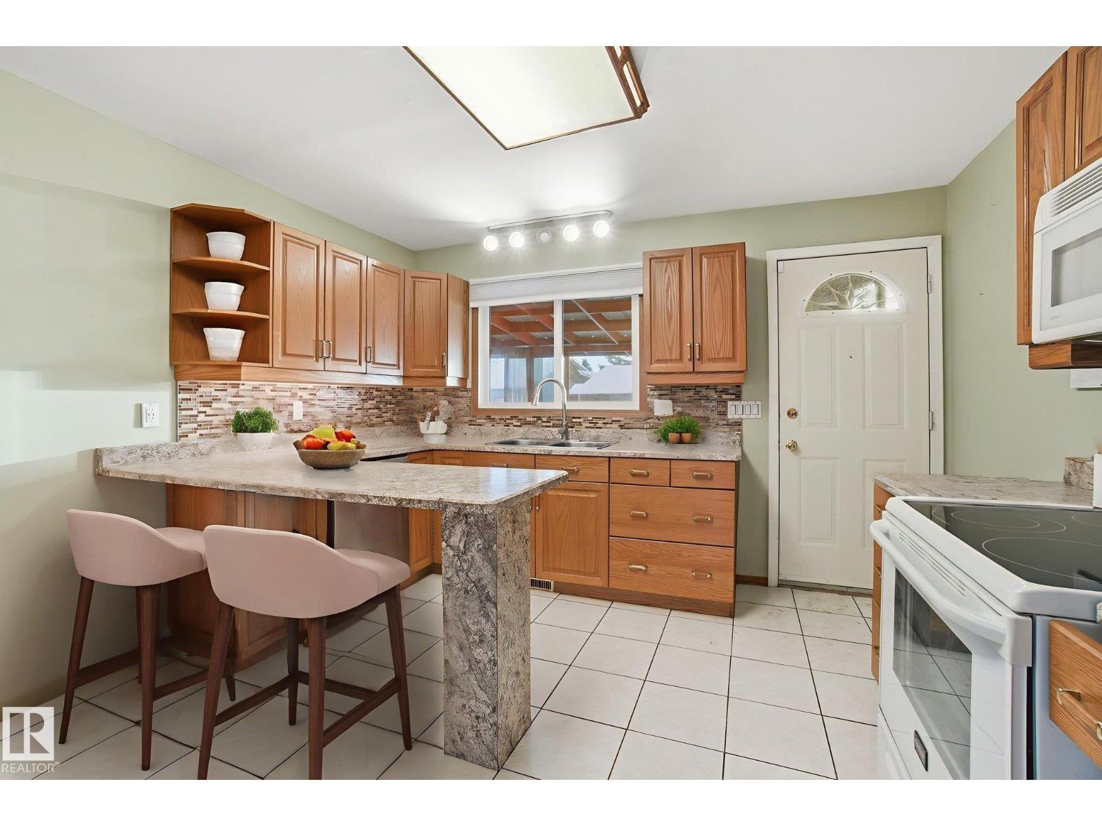 6723 40 Av Nw, Edmonton, Alberta  T6K 1R9 - Photo 6 - E4468308