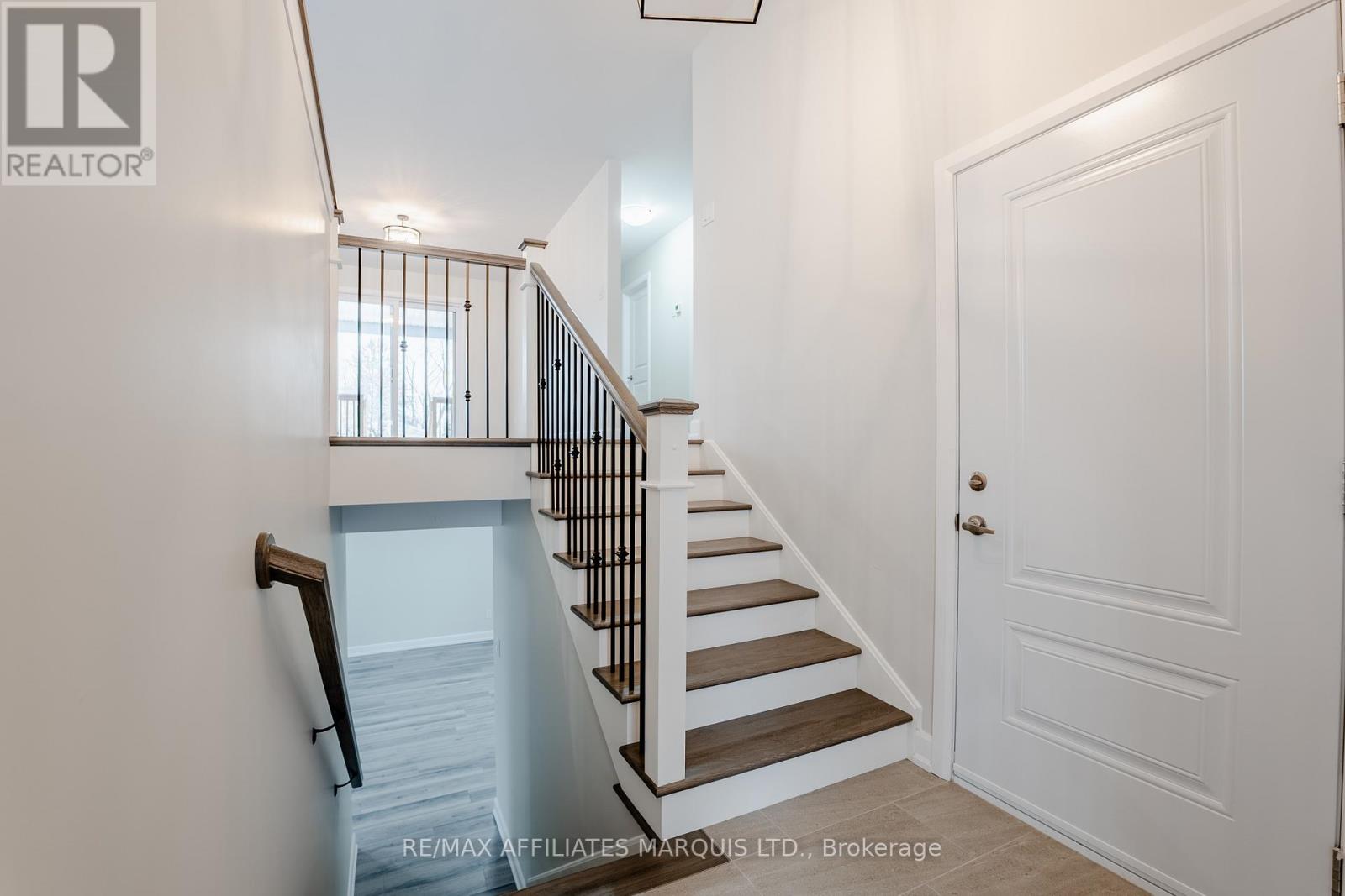 209 Ruby Drive, Cornwall, Ontario K6H 0H2 - Photo 2 - X12639418