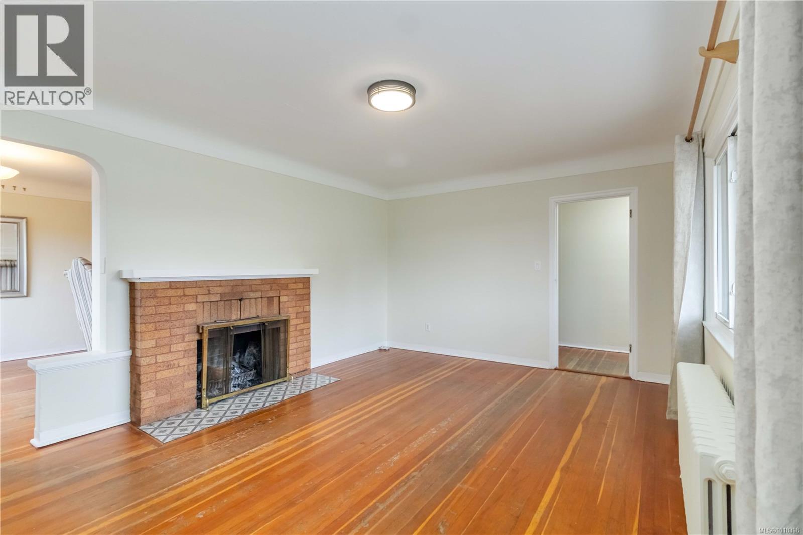 1835 Fernwood Rd, Victoria, British Columbia  V8T 2Y5 - Photo 11 - 1018398