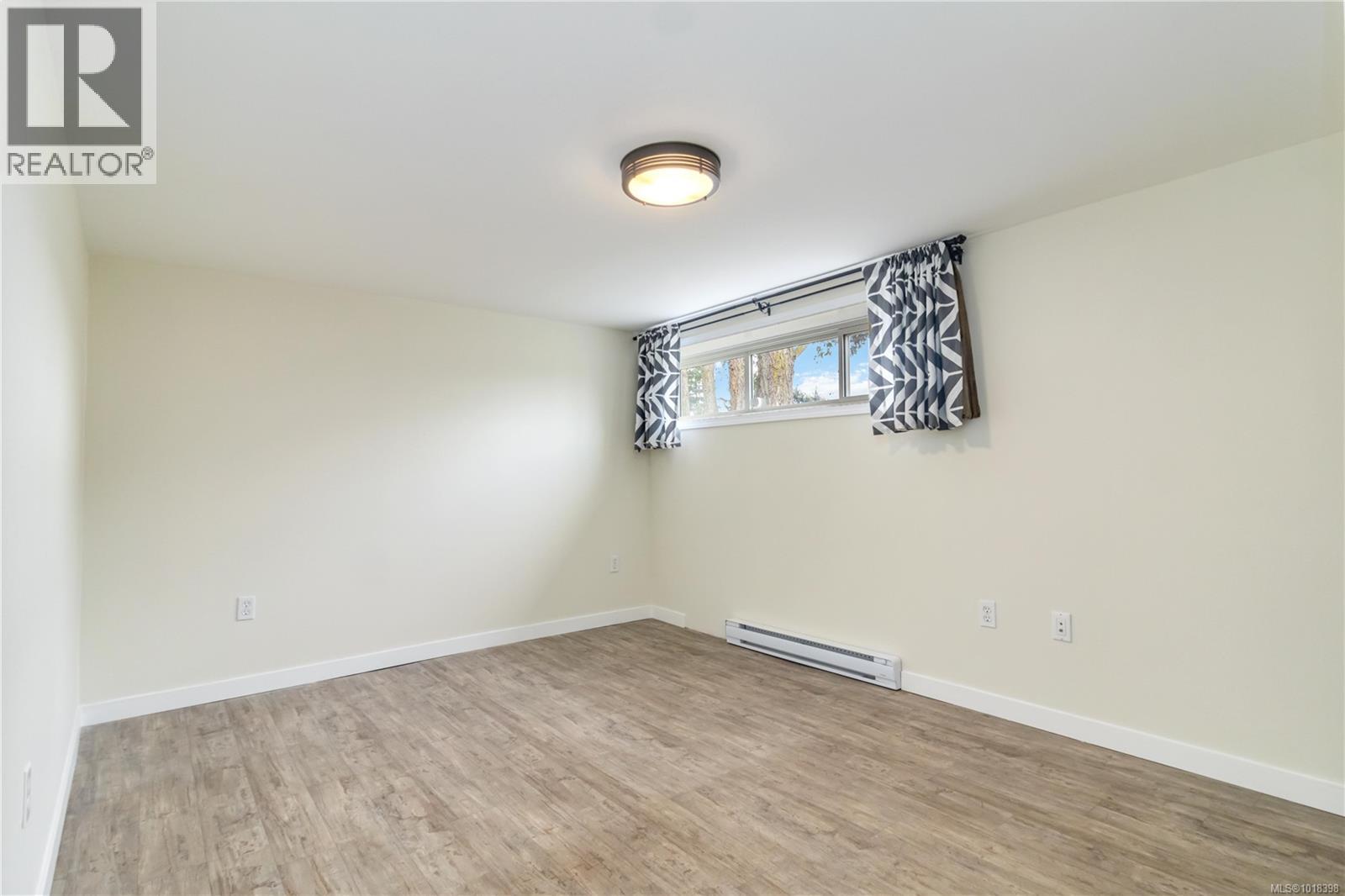 1835 Fernwood Rd, Victoria, British Columbia  V8T 2Y5 - Photo 36 - 1018398