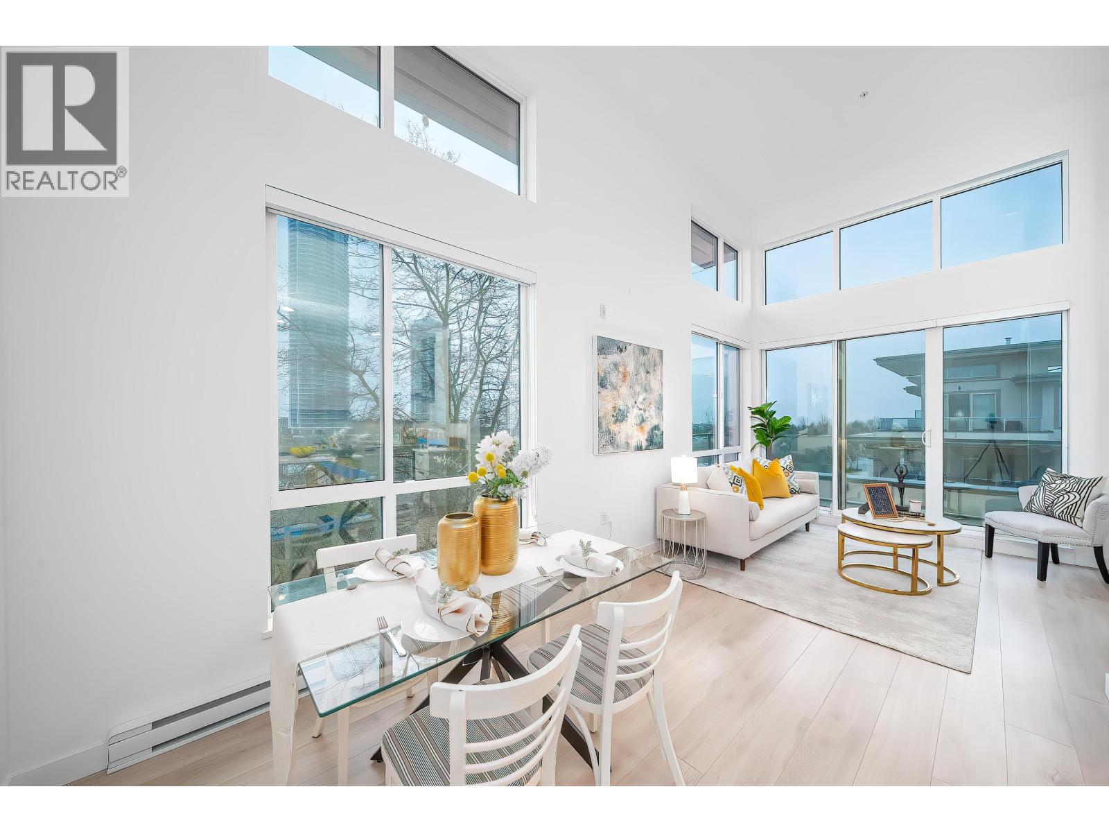 611 7169 14th Avenue, Burnaby, British Columbia  V3N 0H6 - Photo 2 - R3074109