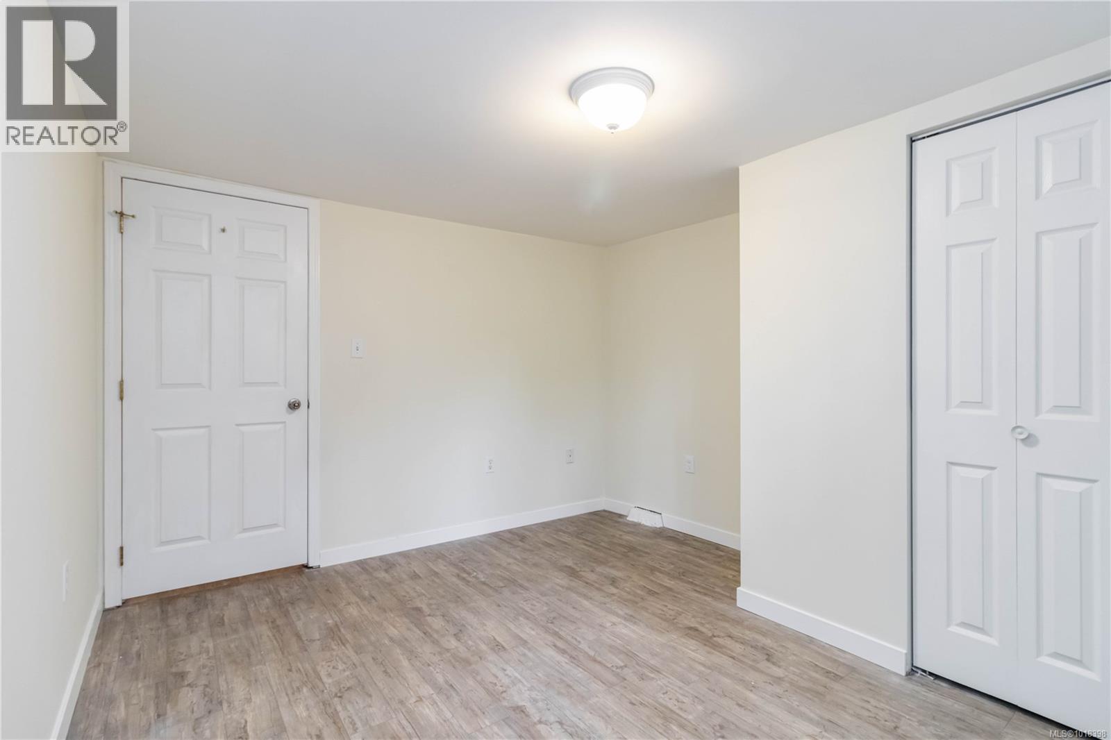 1835 Fernwood Rd, Victoria, British Columbia  V8T 2Y5 - Photo 35 - 1018398