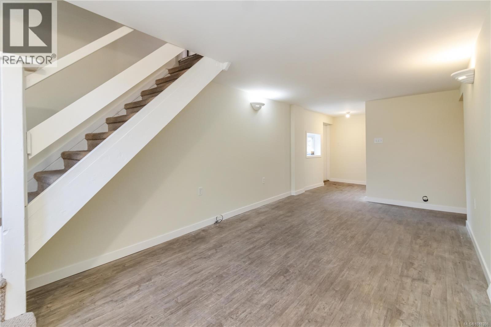 1835 Fernwood Rd, Victoria, British Columbia  V8T 2Y5 - Photo 30 - 1018398