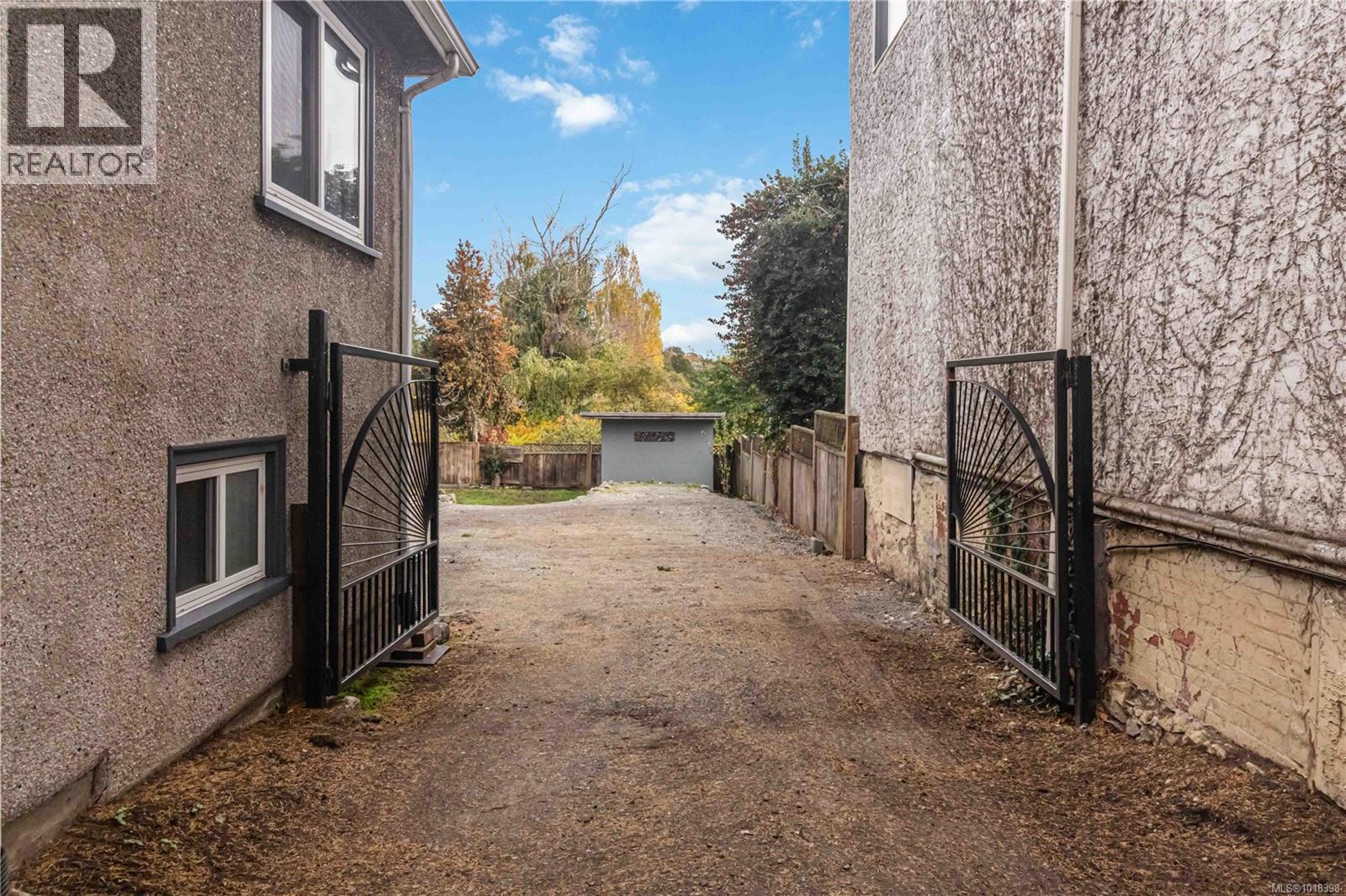 1835 Fernwood Rd, Victoria, British Columbia  V8T 2Y5 - Photo 46 - 1018398