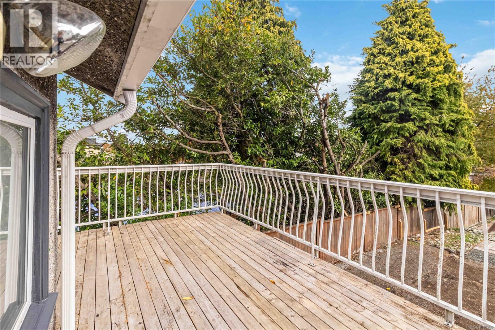 1835 Fernwood Rd, Victoria, British Columbia  V8T 2Y5 - Photo 41 - 1018398