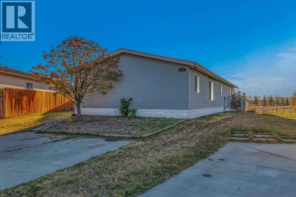 172 Meadowlark Lane, Carstairs, Alberta  T0M 0N0 - Photo 4 - A2263429