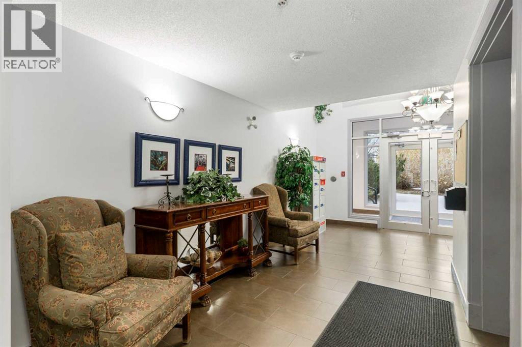 202, 9 Country Village Bay Ne, Calgary, Alberta  T3K 5J8 - Photo 4 - A2269949