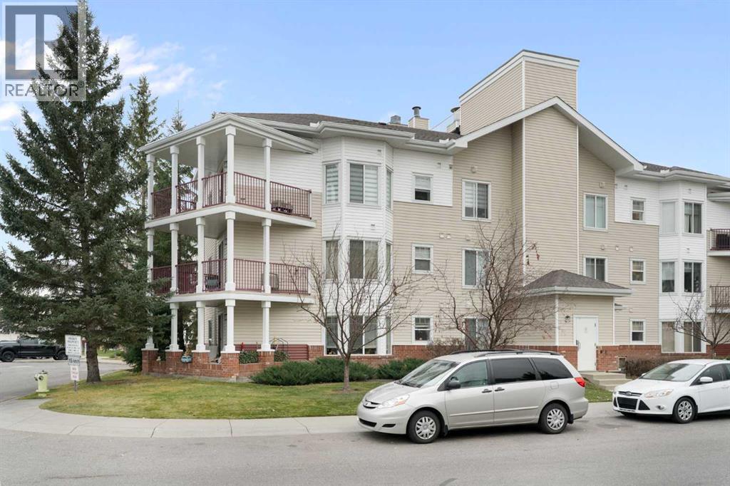 202, 9 Country Village Bay Ne, Calgary, Alberta  T3K 5J8 - Photo 3 - A2269949