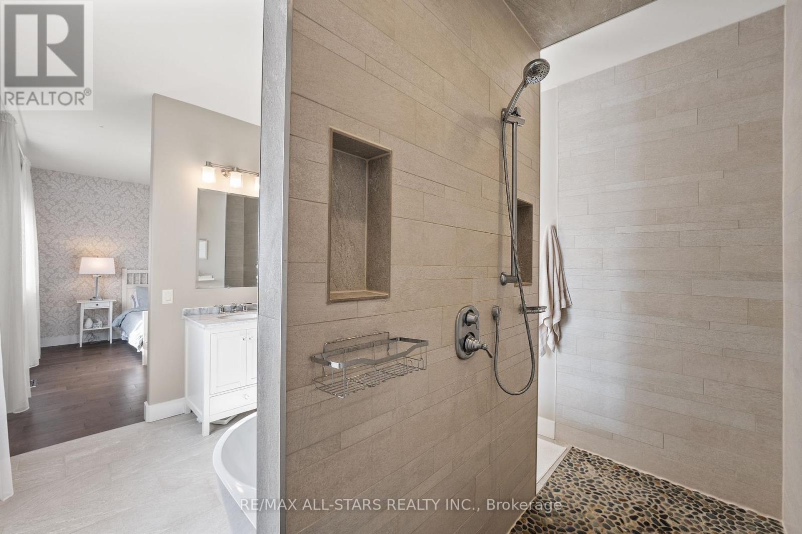 247 Ravencrest Road, Georgina, Ontario  L0E 1R0 - Photo 26 - N12639368