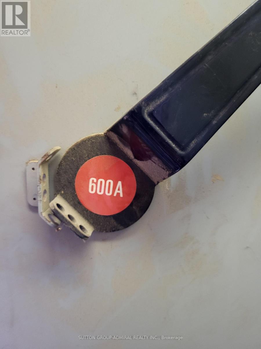 215 Dolomite Drive, Toronto, Ontario  M3J 2N1 - Photo 50 - W12488496