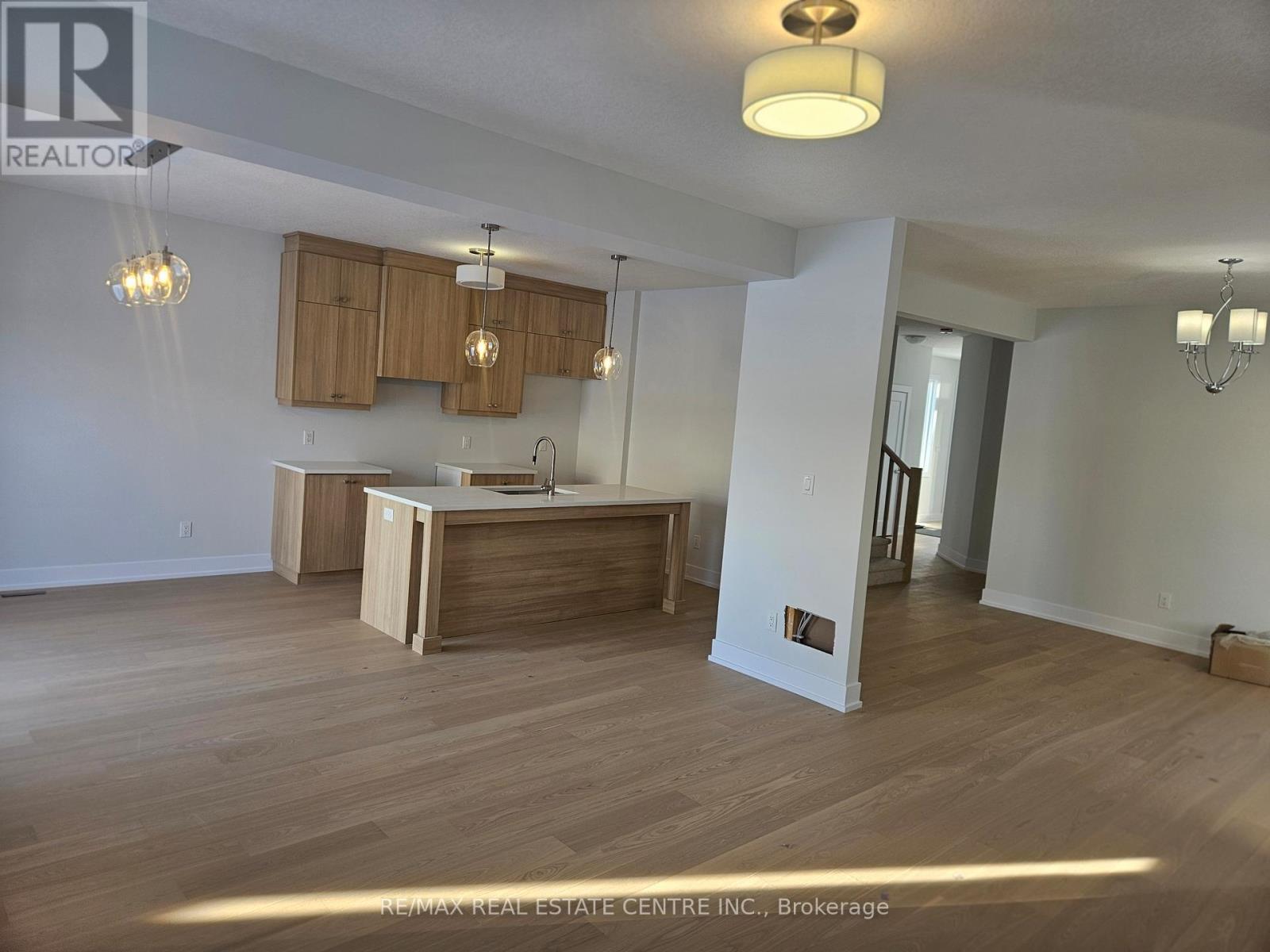 123 Maple Street, Mapleton, Ontario  N0G 1P0 - Photo 4 - X12456350