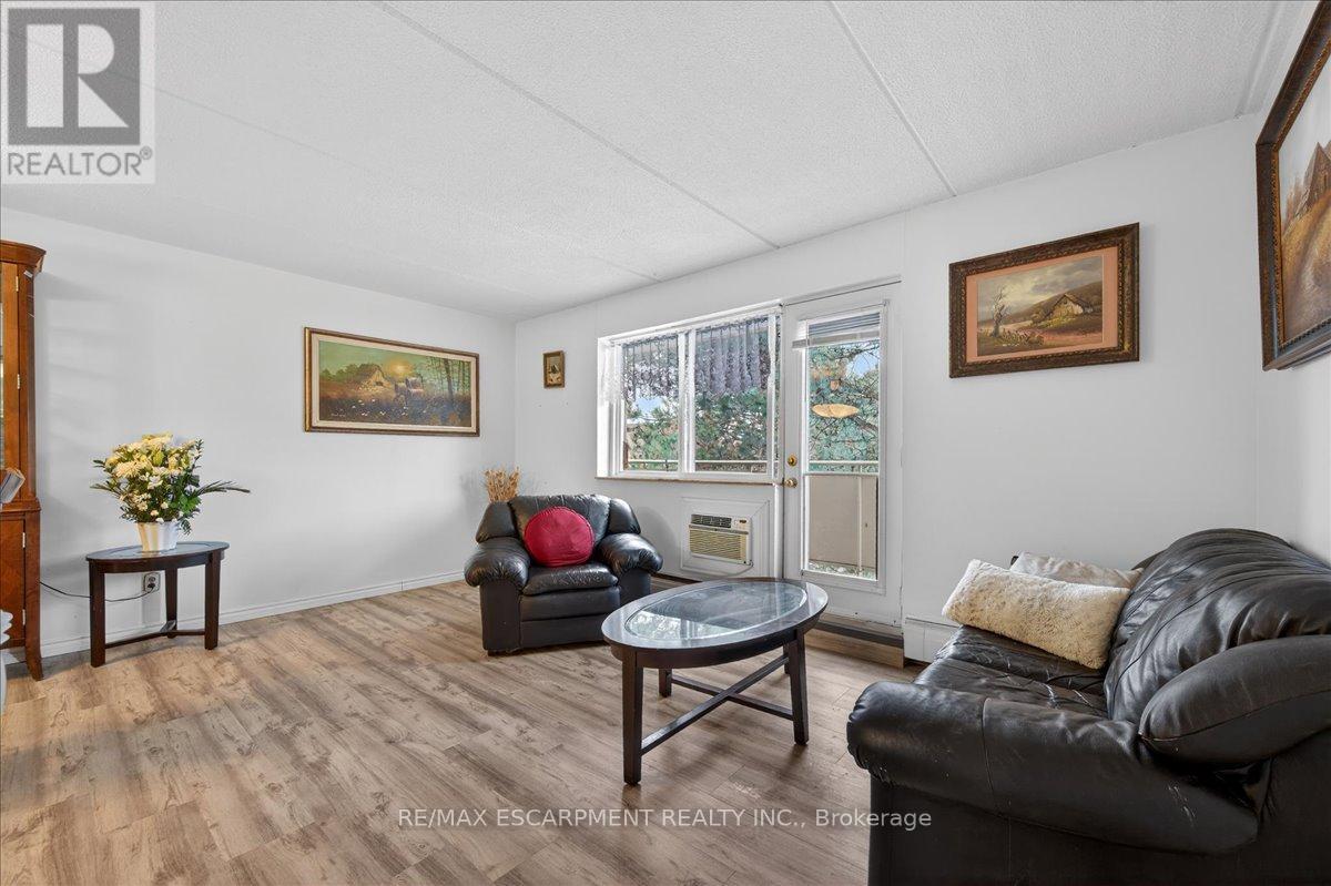 417 - 198 Scott Street, St. Catharines, Ontario L2N 5T3 - Photo 7 - X12639402