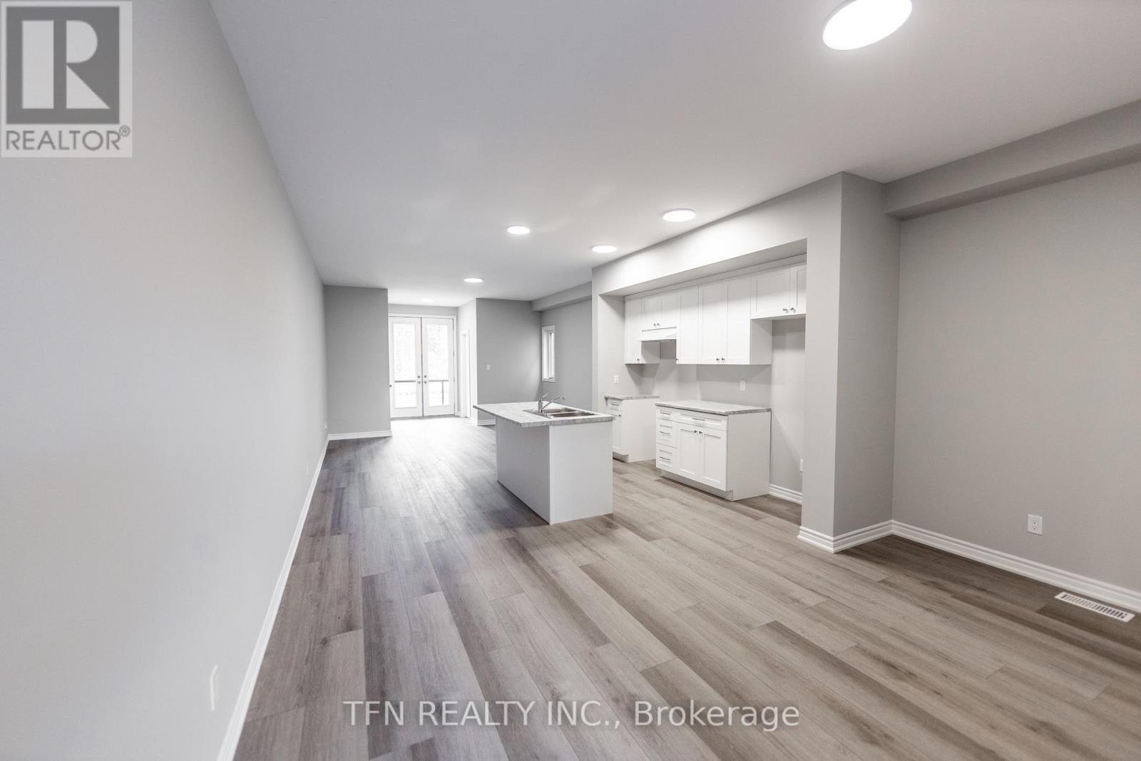 43 Superior Street, Welland, Ontario  L3B 3G3 - Photo 2 - X12639426