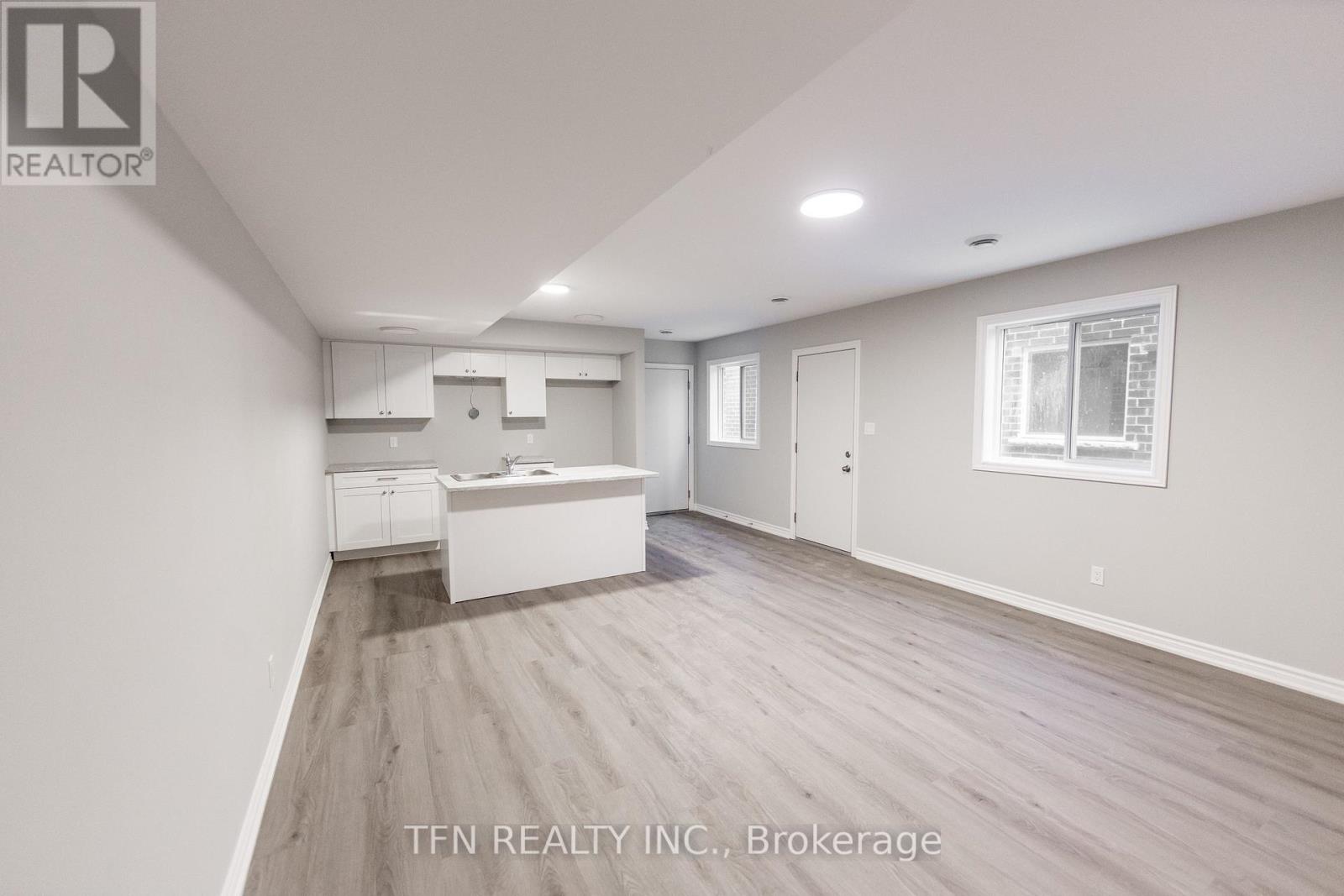 43 Superior Street, Welland, Ontario  L3B 3G3 - Photo 3 - X12639426