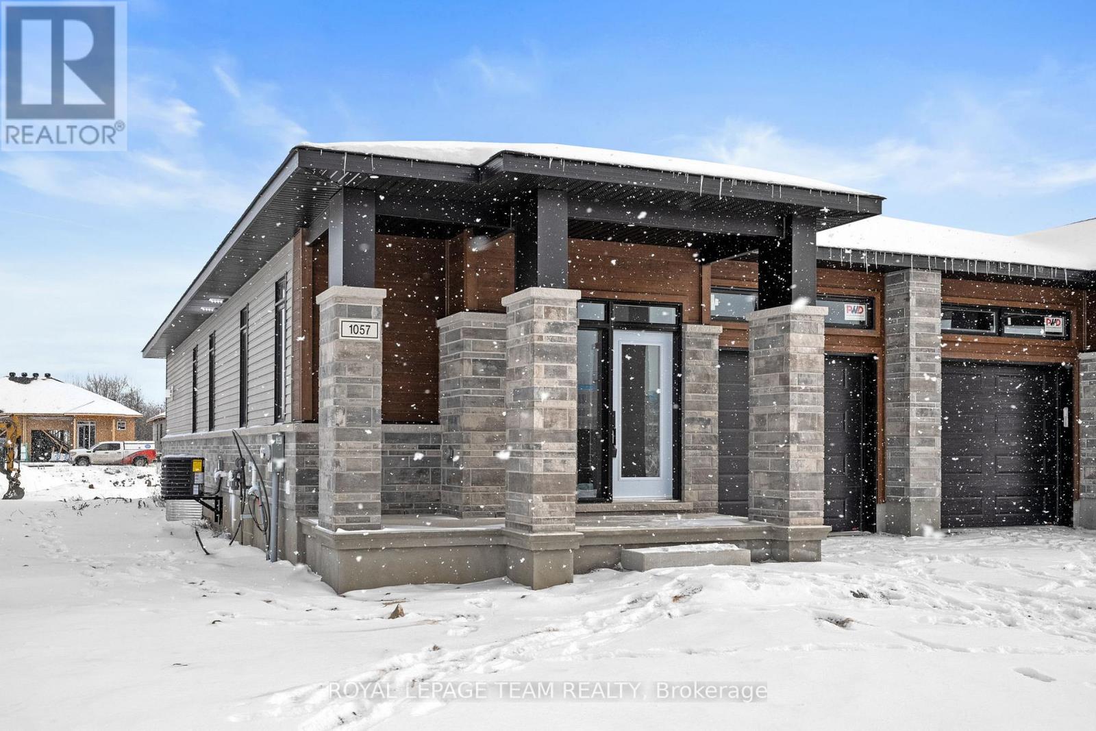 1057 Moore Street, Brockville, Ontario  K6V 0H1 - Photo 2 - X12639488