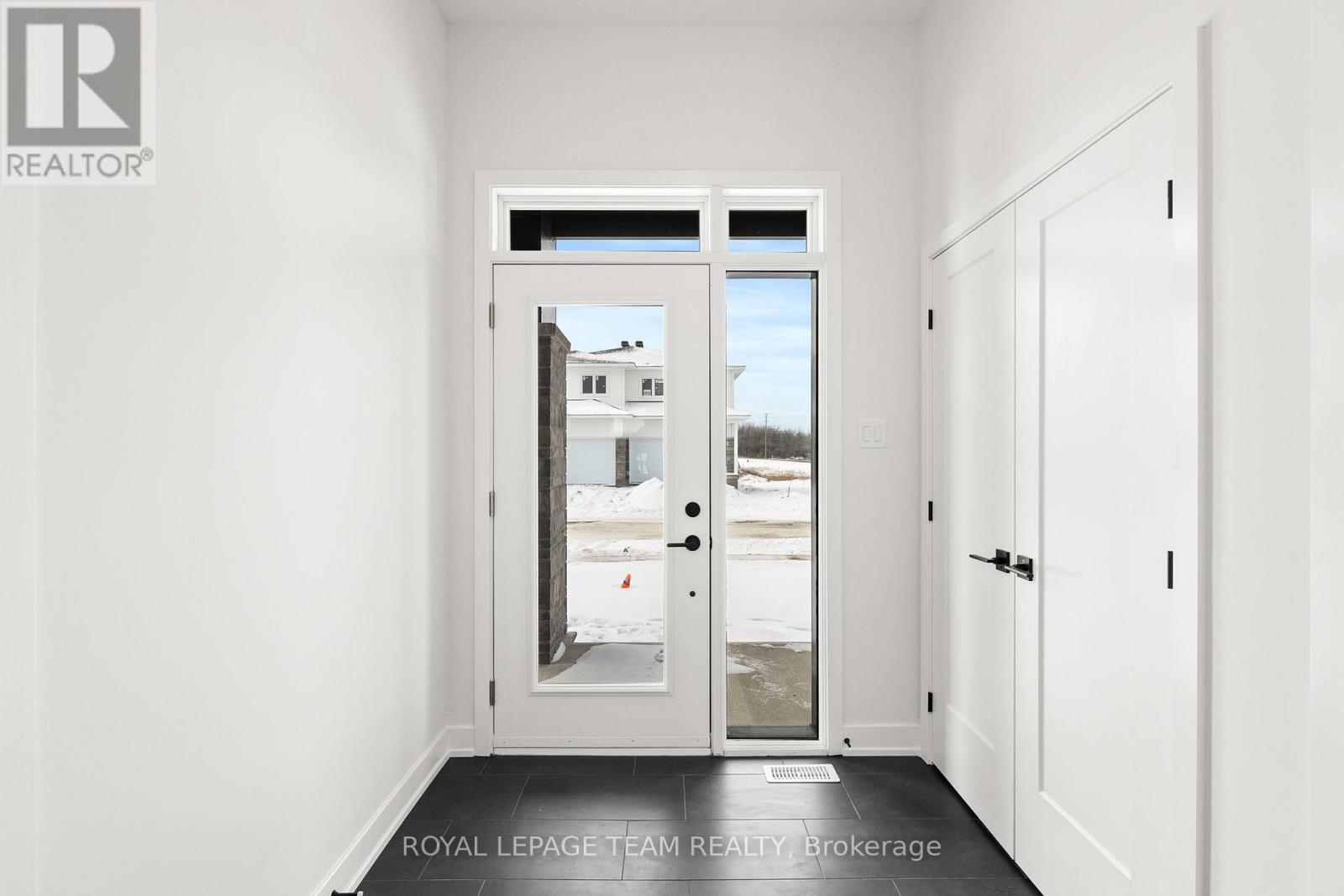 1057 Moore Street, Brockville, Ontario  K6V 0H1 - Photo 5 - X12639488