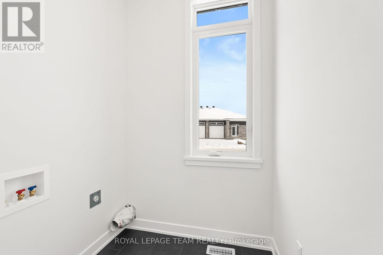 1057 Moore Street, Brockville, Ontario  K6V 0H1 - Photo 7 - X12639488