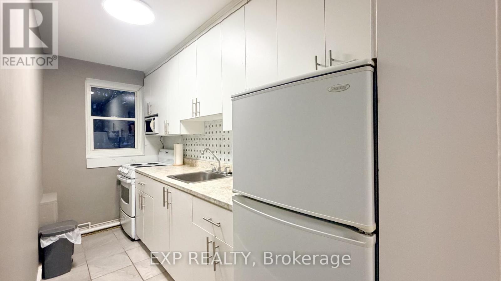 1 - 725 Melbourne Avenue, Ottawa, Ontario  K2A 1X4 - Photo 5 - X12639510