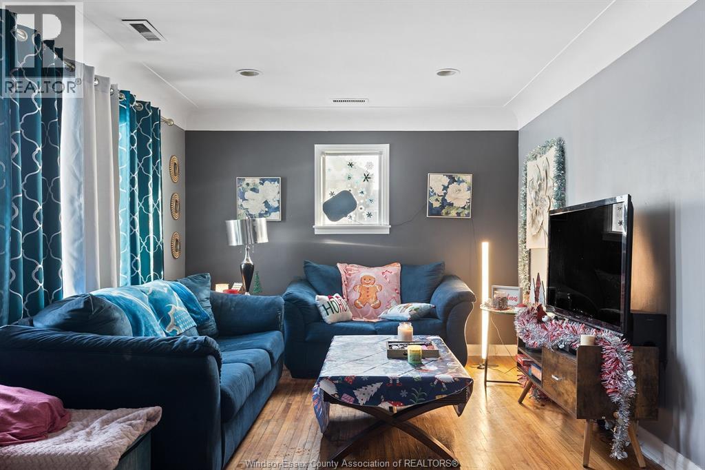 145 St. Pierre, Tecumseh, Ontario N8N 1Y7 - Photo 11 - 25031809