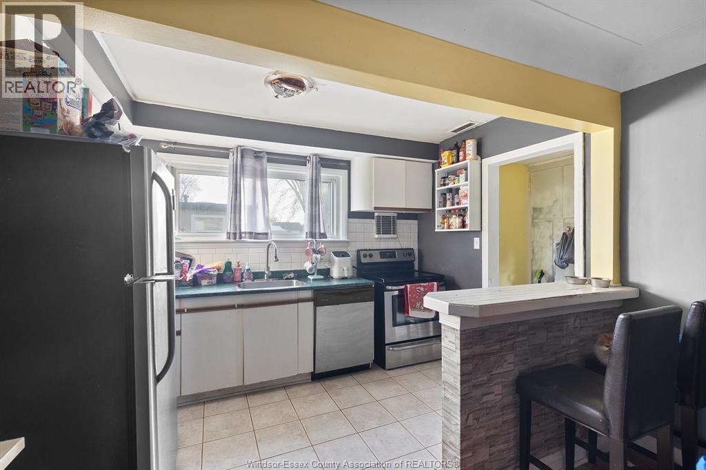 145 St. Pierre, Tecumseh, Ontario N8N 1Y7 - Photo 16 - 25031809