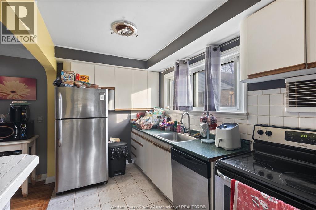 145 St. Pierre, Tecumseh, Ontario N8N 1Y7 - Photo 19 - 25031809