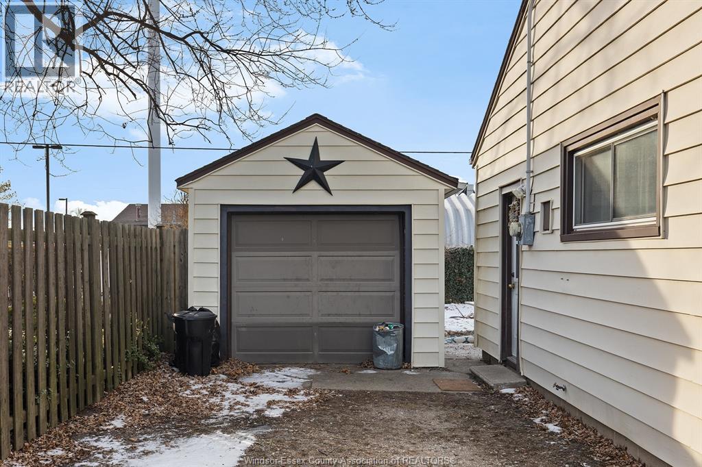 145 St. Pierre, Tecumseh, Ontario N8N 1Y7 - Photo 24 - 25031809