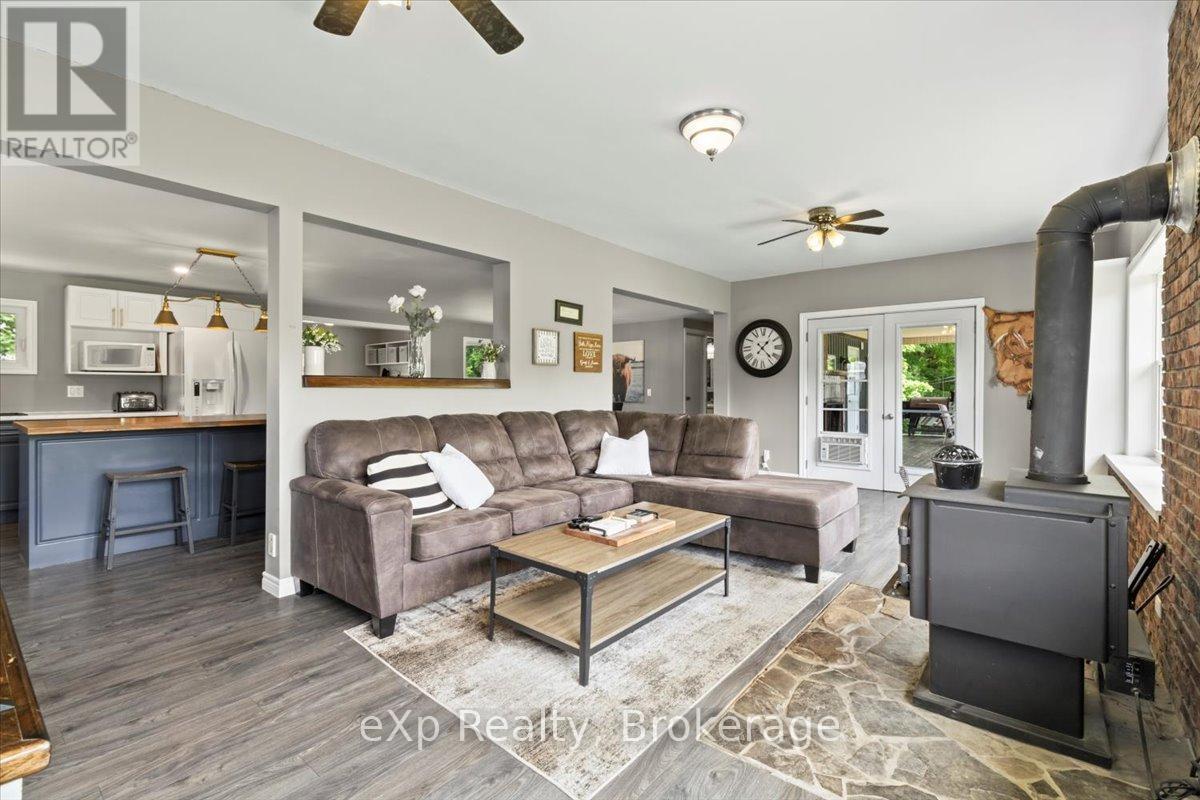 122668 Grey Road 9, West Grey, Ontario  N0G 1C0 - Photo 11 - X12249436