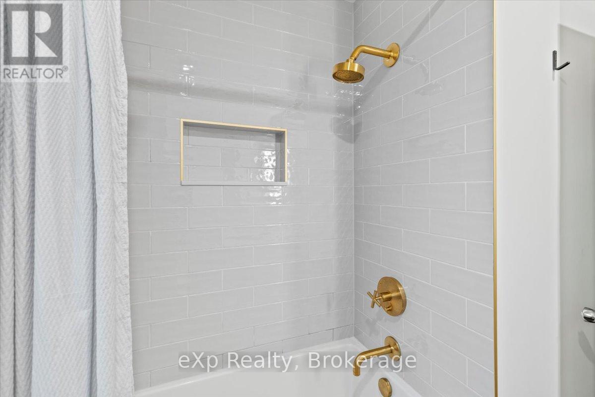 158 6th Avenue, Hanover, Ontario  N4N 2E4 - Photo 14 - X12465158