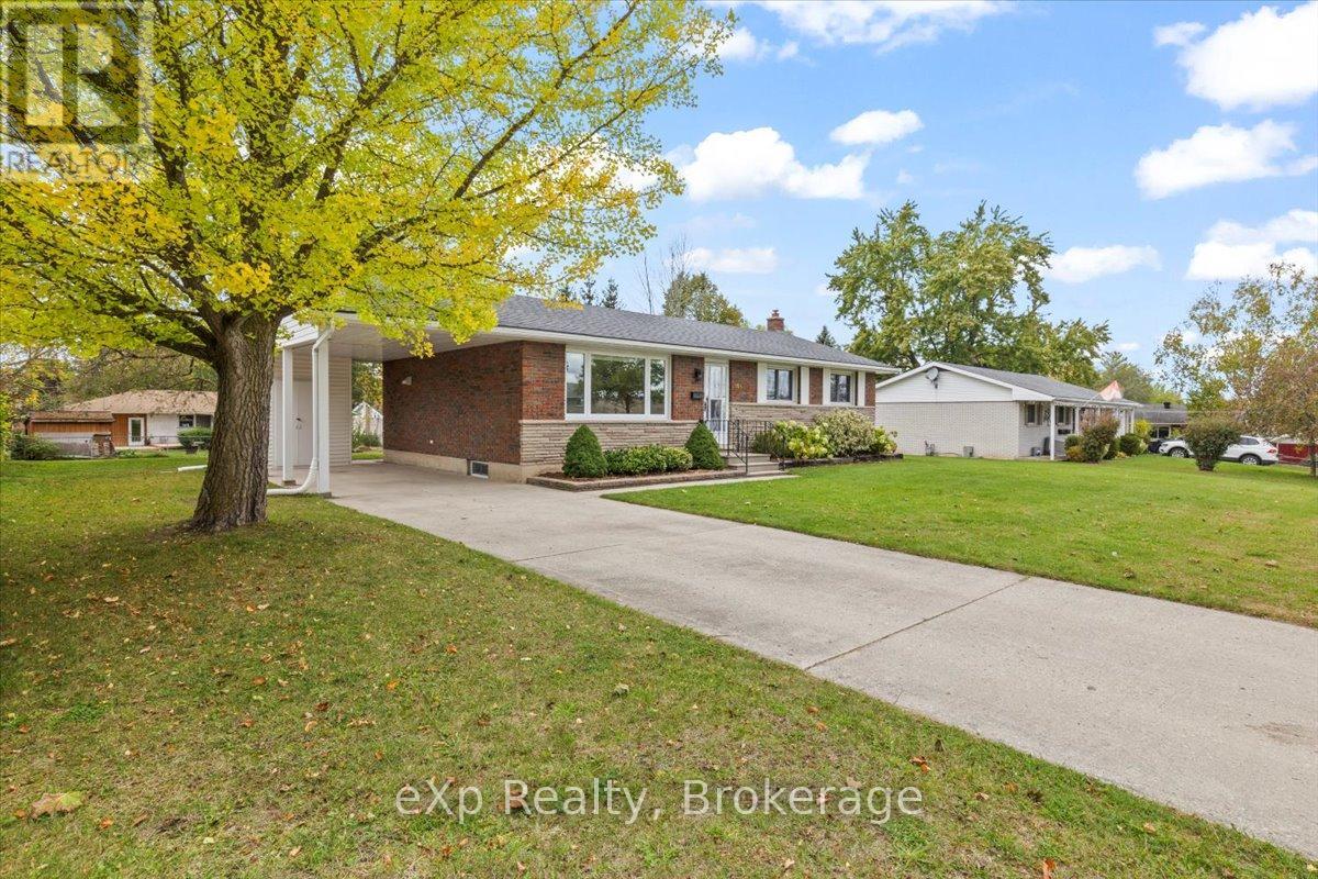 158 6th Avenue, Hanover, Ontario  N4N 2E4 - Photo 2 - X12465158