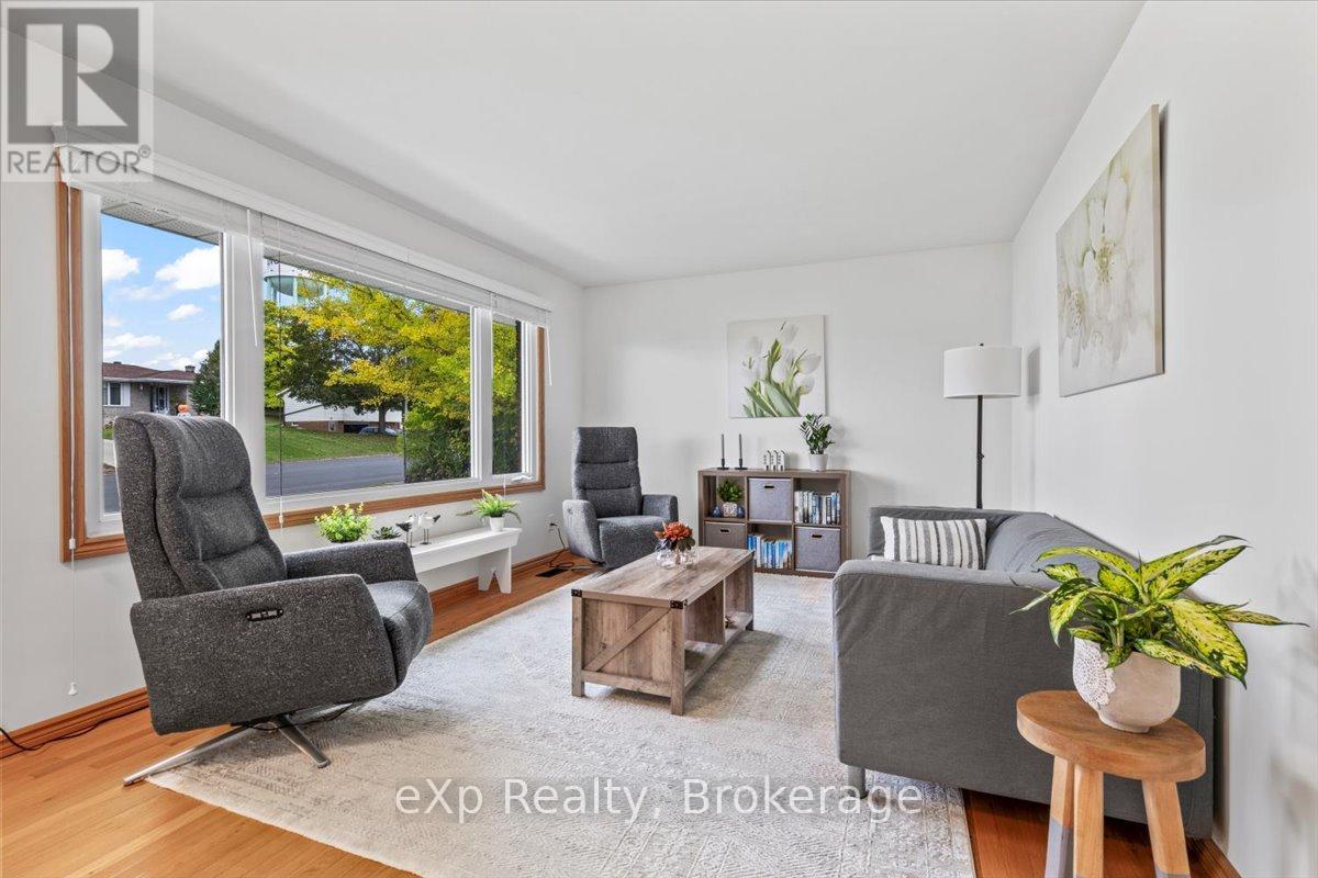 158 6th Avenue, Hanover, Ontario  N4N 2E4 - Photo 4 - X12465158