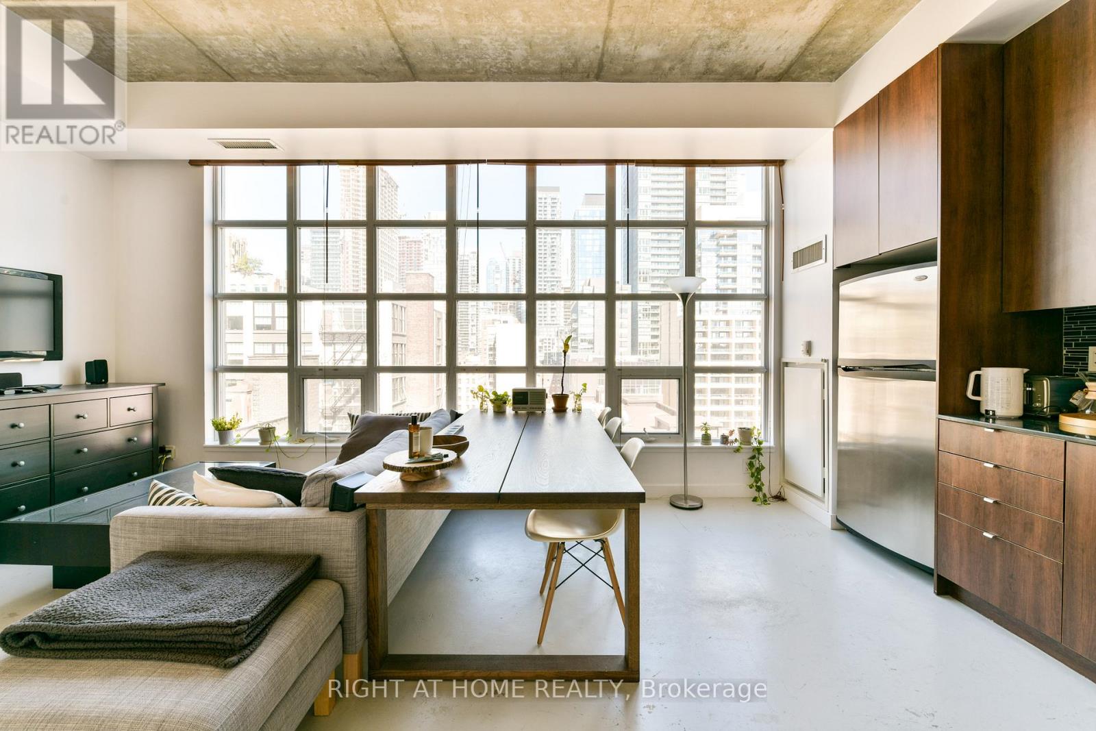 912 - 23 BRANT STREET, Toronto, Ontario