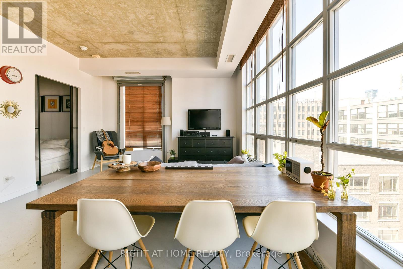 912 - 23 Brant Street, Toronto, Ontario  M5V 2L5 - Photo 2 - C12639532