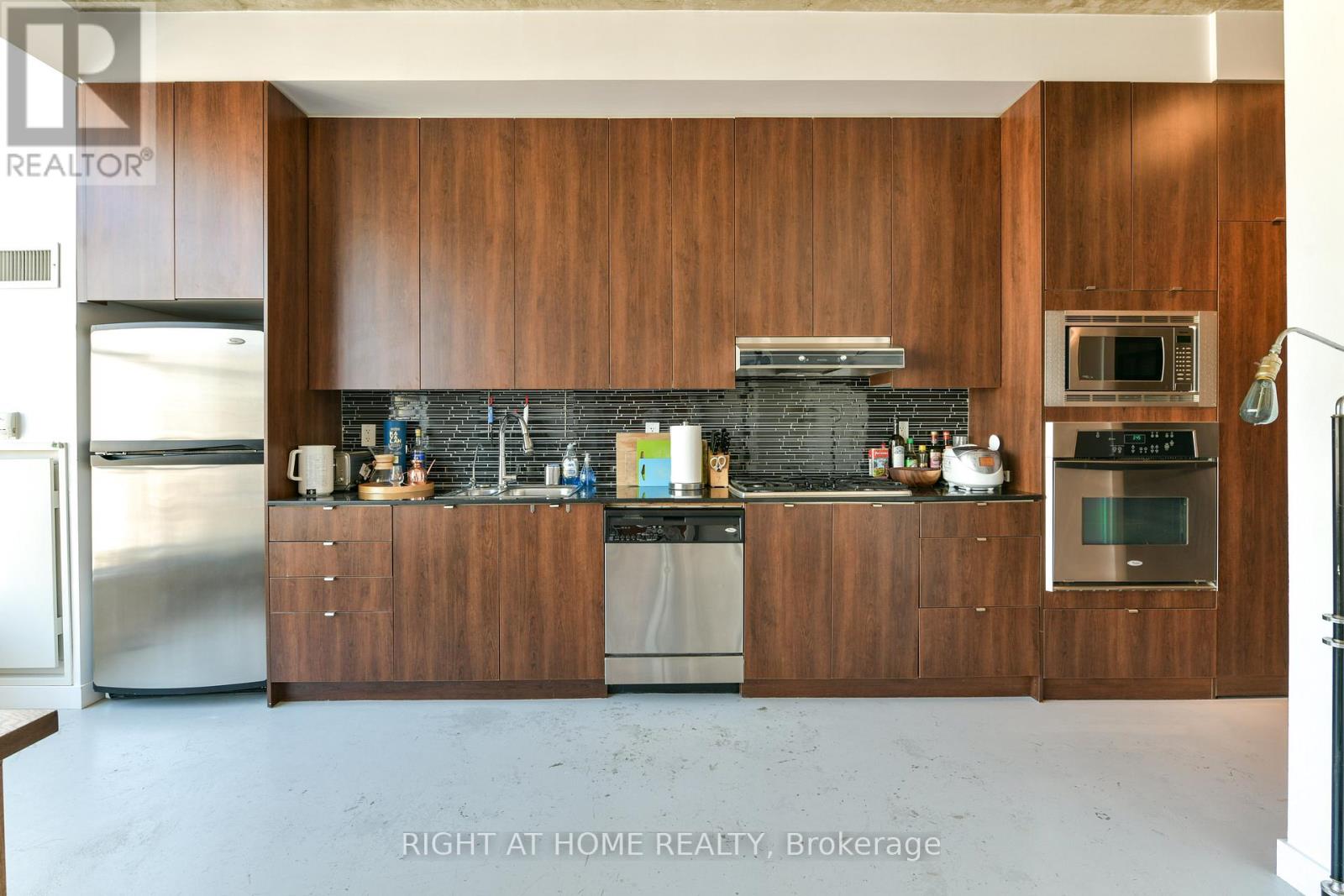 912 - 23 Brant Street, Toronto, Ontario  M5V 2L5 - Photo 3 - C12639532