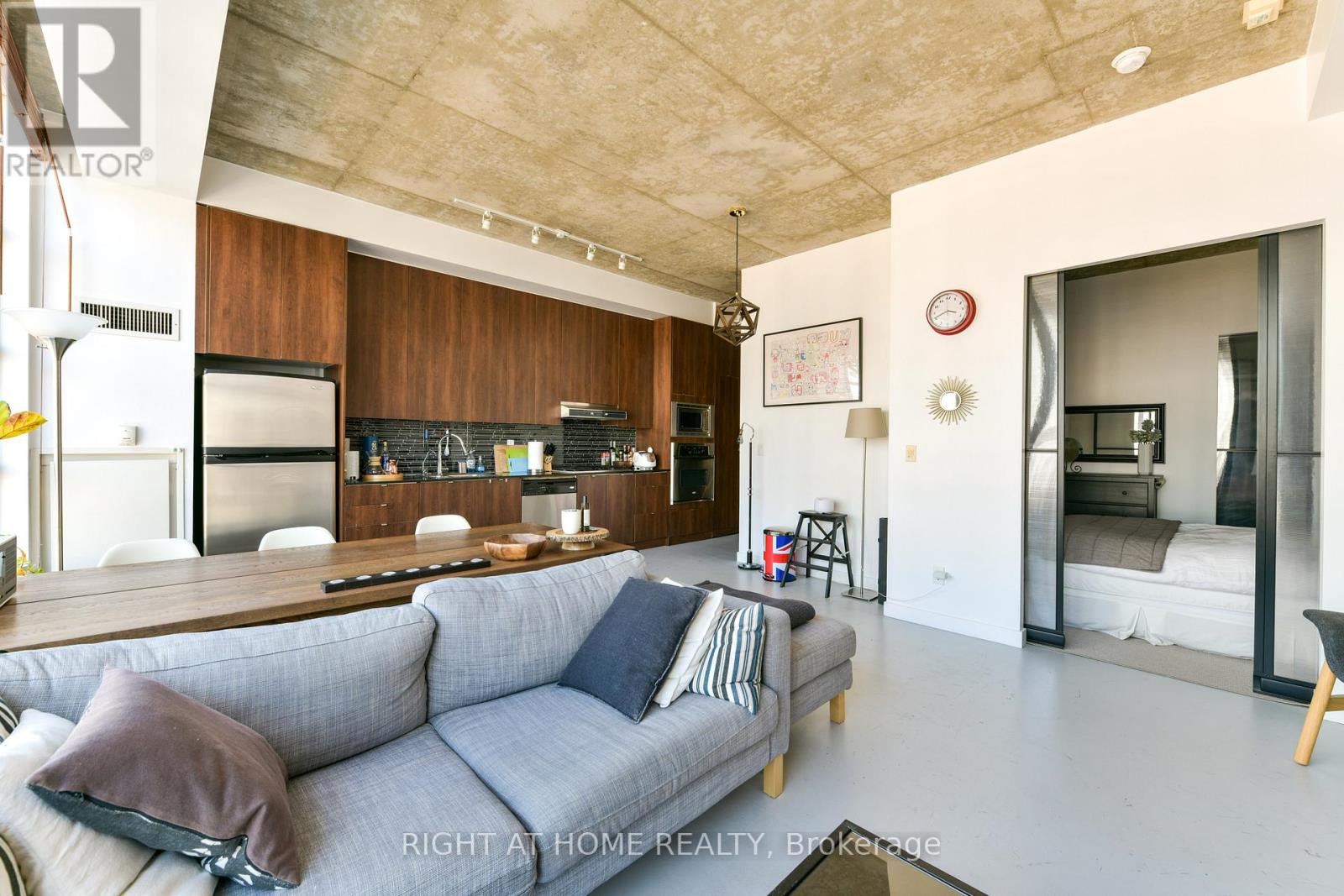 912 - 23 Brant Street, Toronto, Ontario  M5V 2L5 - Photo 4 - C12639532