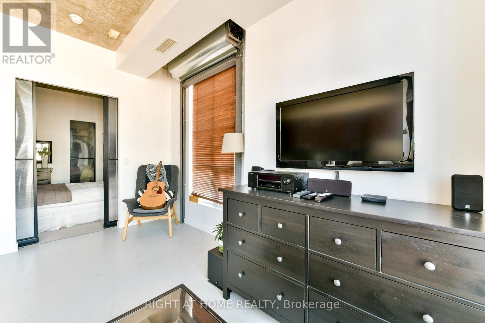 912 - 23 Brant Street, Toronto, Ontario  M5V 2L5 - Photo 5 - C12639532