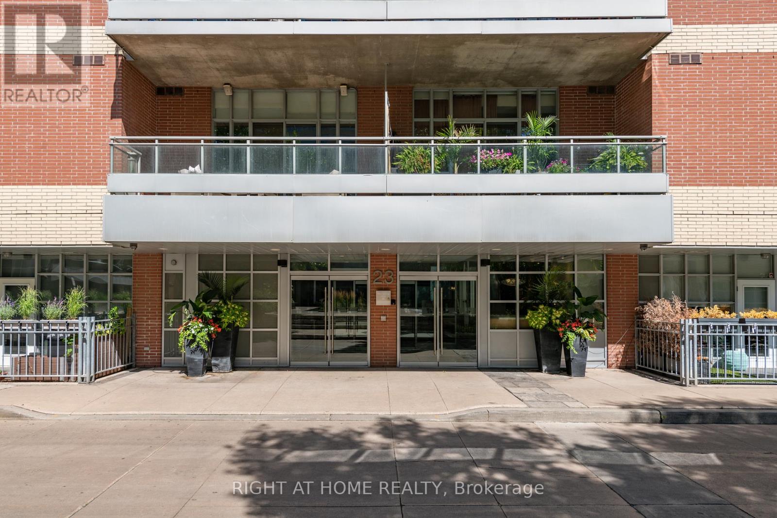 912 - 23 Brant Street, Toronto, Ontario  M5V 2L5 - Photo 9 - C12639532