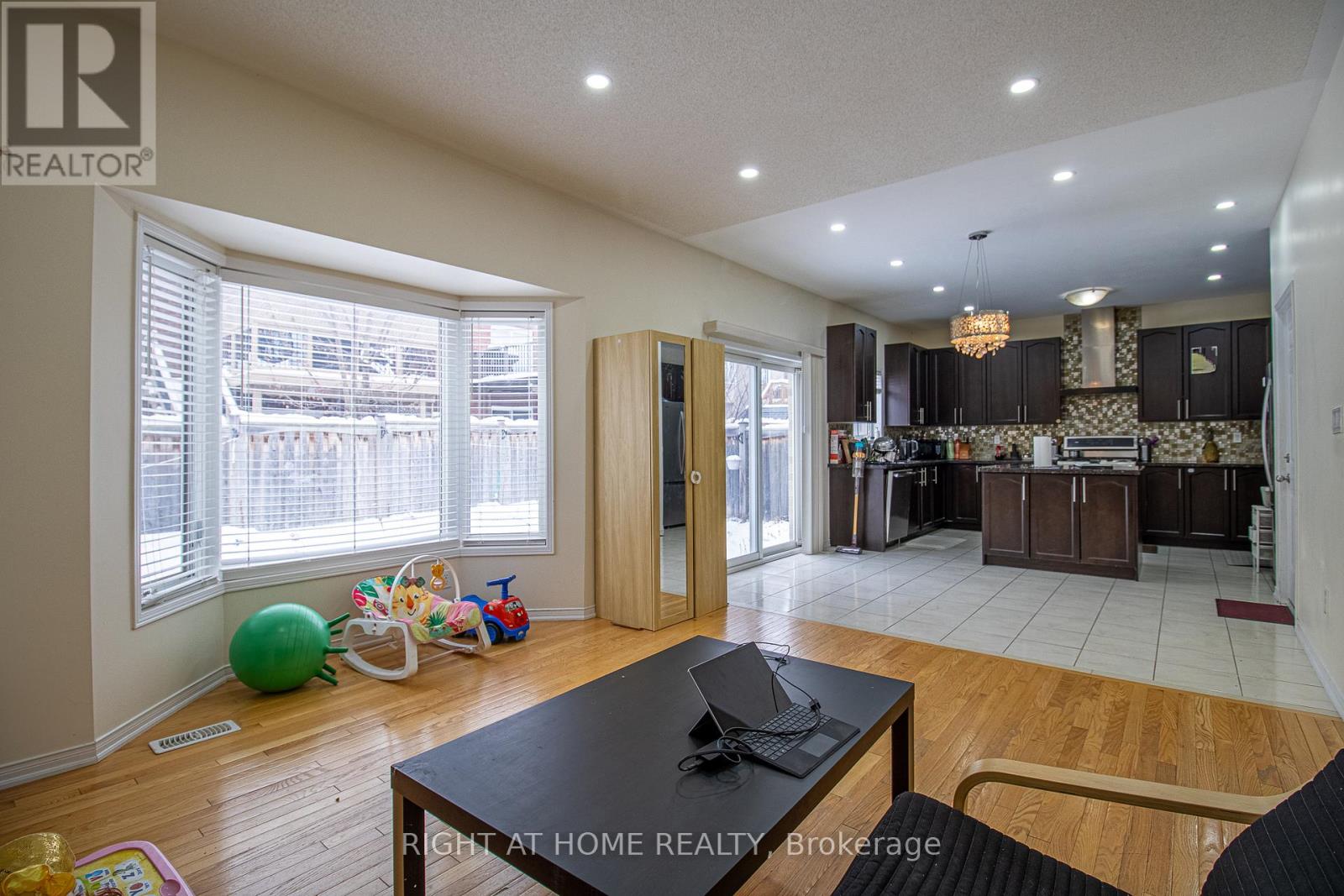 98 Gillett Drive, Ajax (Northeast Ajax), Ontario  L1Z 0N3 - Photo 10 - E12639474