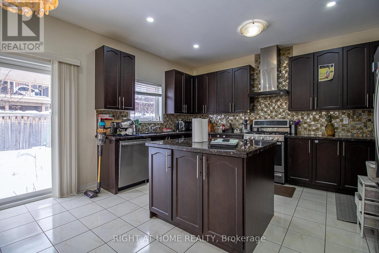 98 Gillett Drive, Ajax (Northeast Ajax), Ontario  L1Z 0N3 - Photo 12 - E12639474