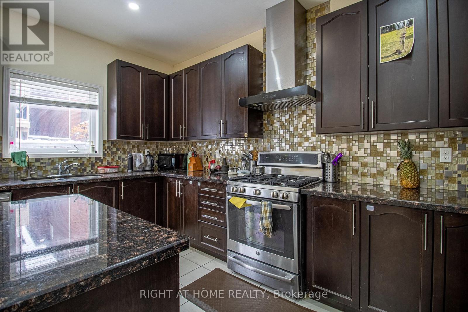 98 Gillett Drive, Ajax (Northeast Ajax), Ontario  L1Z 0N3 - Photo 13 - E12639474