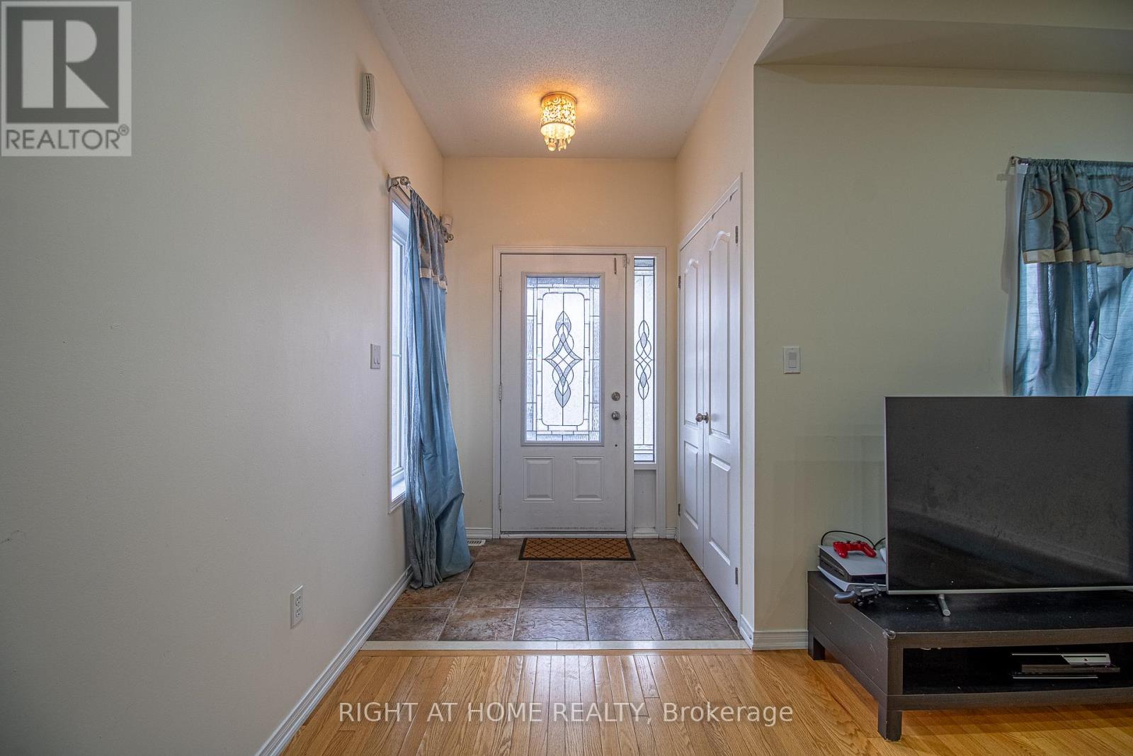 98 Gillett Drive, Ajax (Northeast Ajax), Ontario  L1Z 0N3 - Photo 4 - E12639474