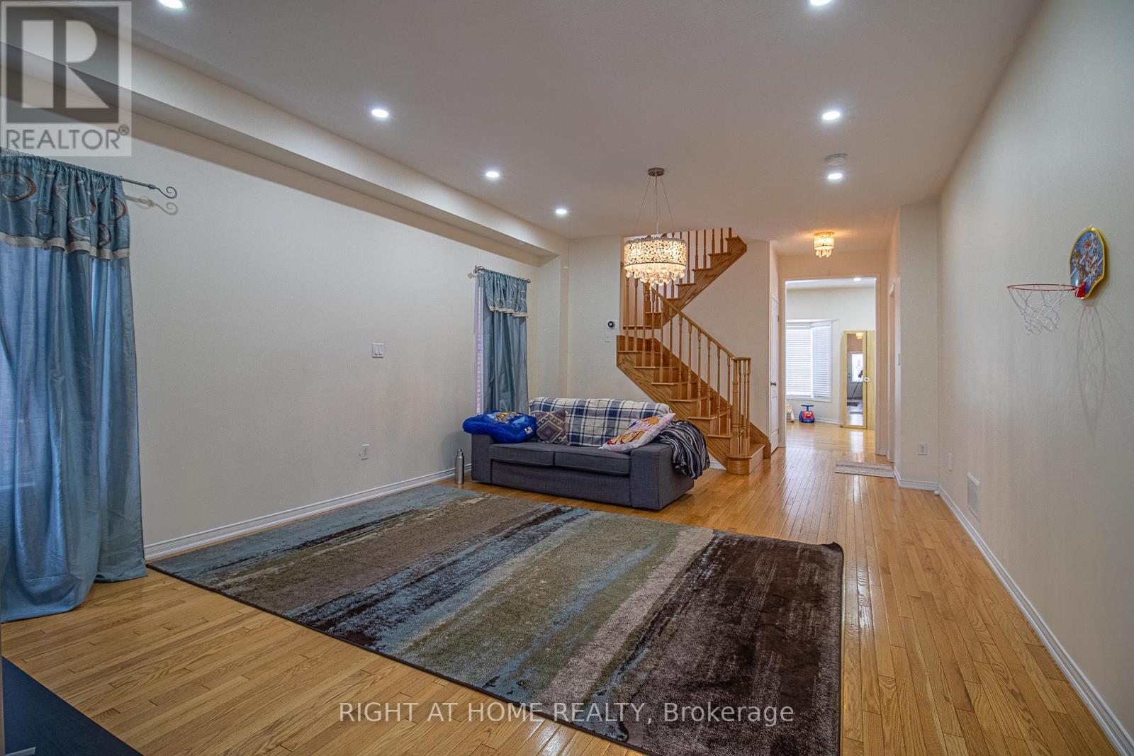 98 Gillett Drive, Ajax (Northeast Ajax), Ontario  L1Z 0N3 - Photo 5 - E12639474