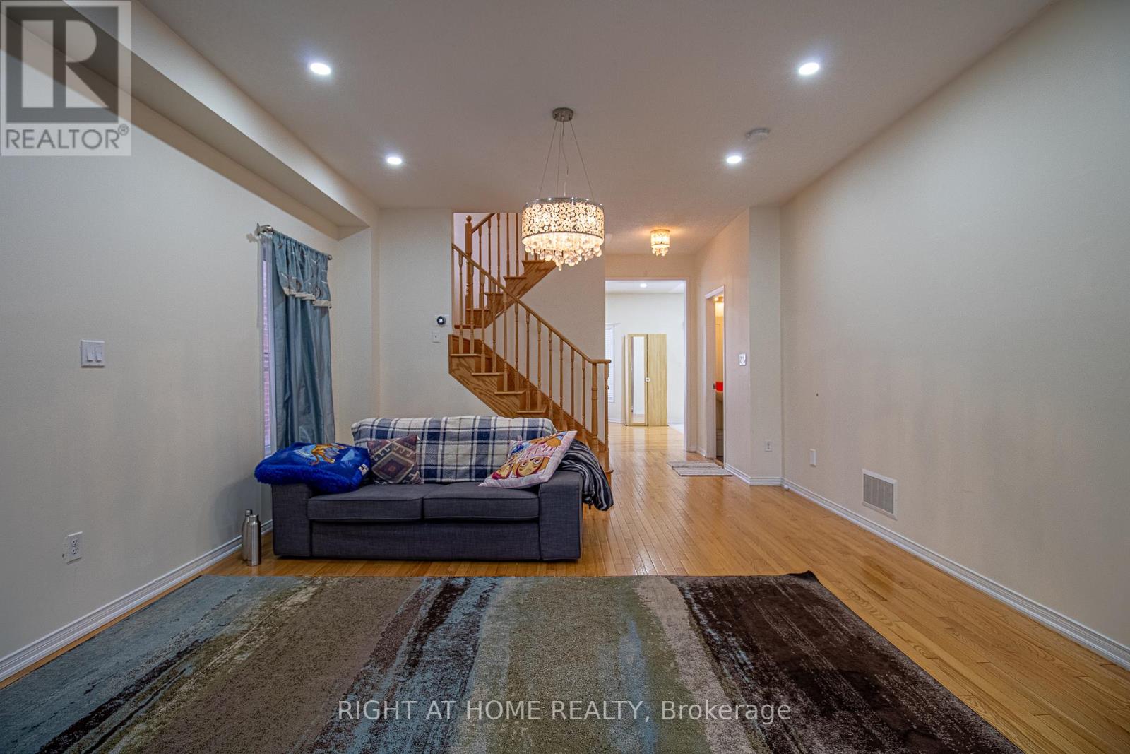 98 Gillett Drive, Ajax (Northeast Ajax), Ontario  L1Z 0N3 - Photo 6 - E12639474