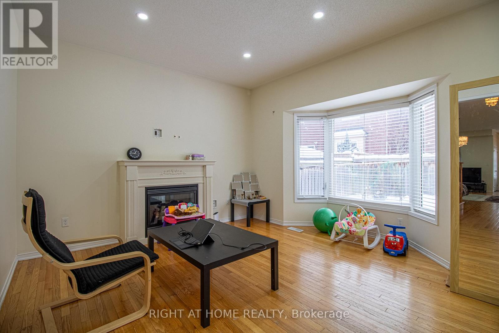 98 Gillett Drive, Ajax (Northeast Ajax), Ontario  L1Z 0N3 - Photo 9 - E12639474