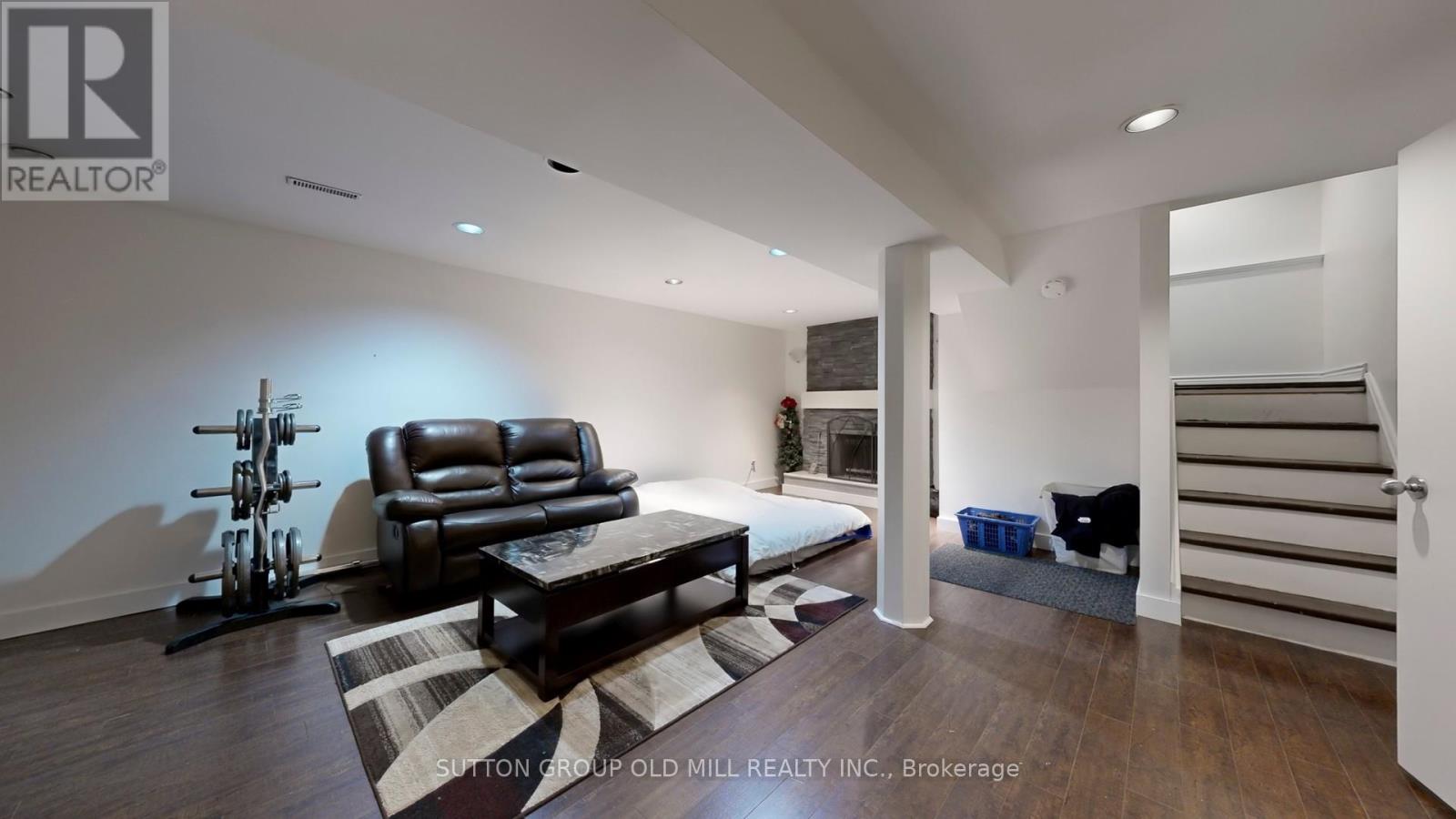 20 Springburn Crescent, Aurora, Ontario  L4G 3P5 - Photo 11 - N12639512