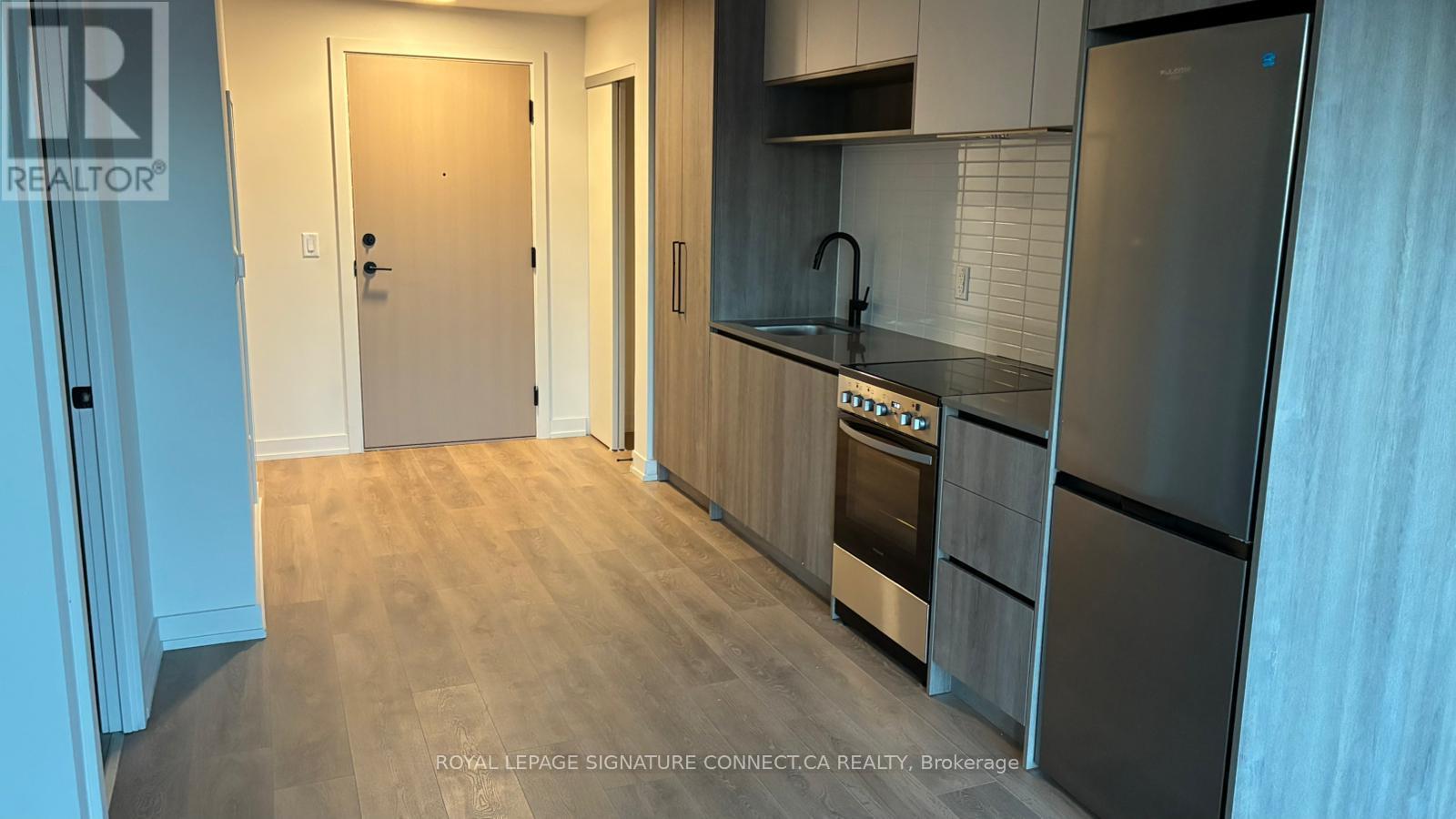 704 - 181 Sterling Road, Toronto, Ontario  M6R 2B7 - Photo 4 - C12637024