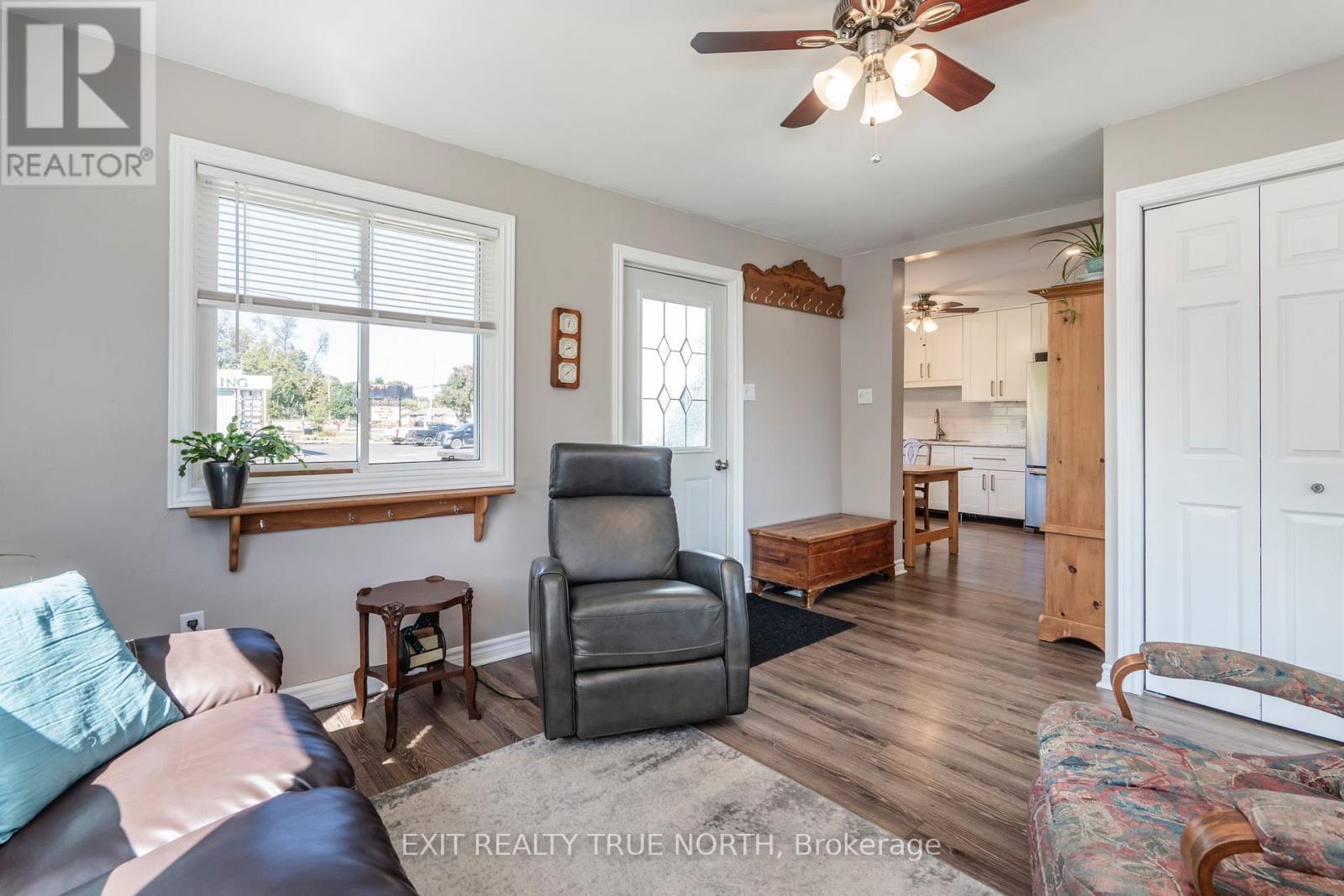 8254 93 Highway, Tiny, Ontario  L0K 2E0 - Photo 5 - S12639534