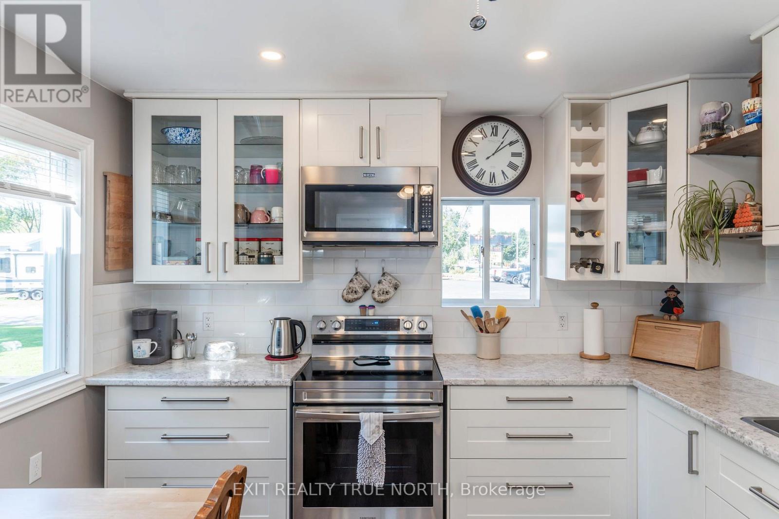 8254 93 Highway, Tiny, Ontario  L0K 2E0 - Photo 7 - S12639534