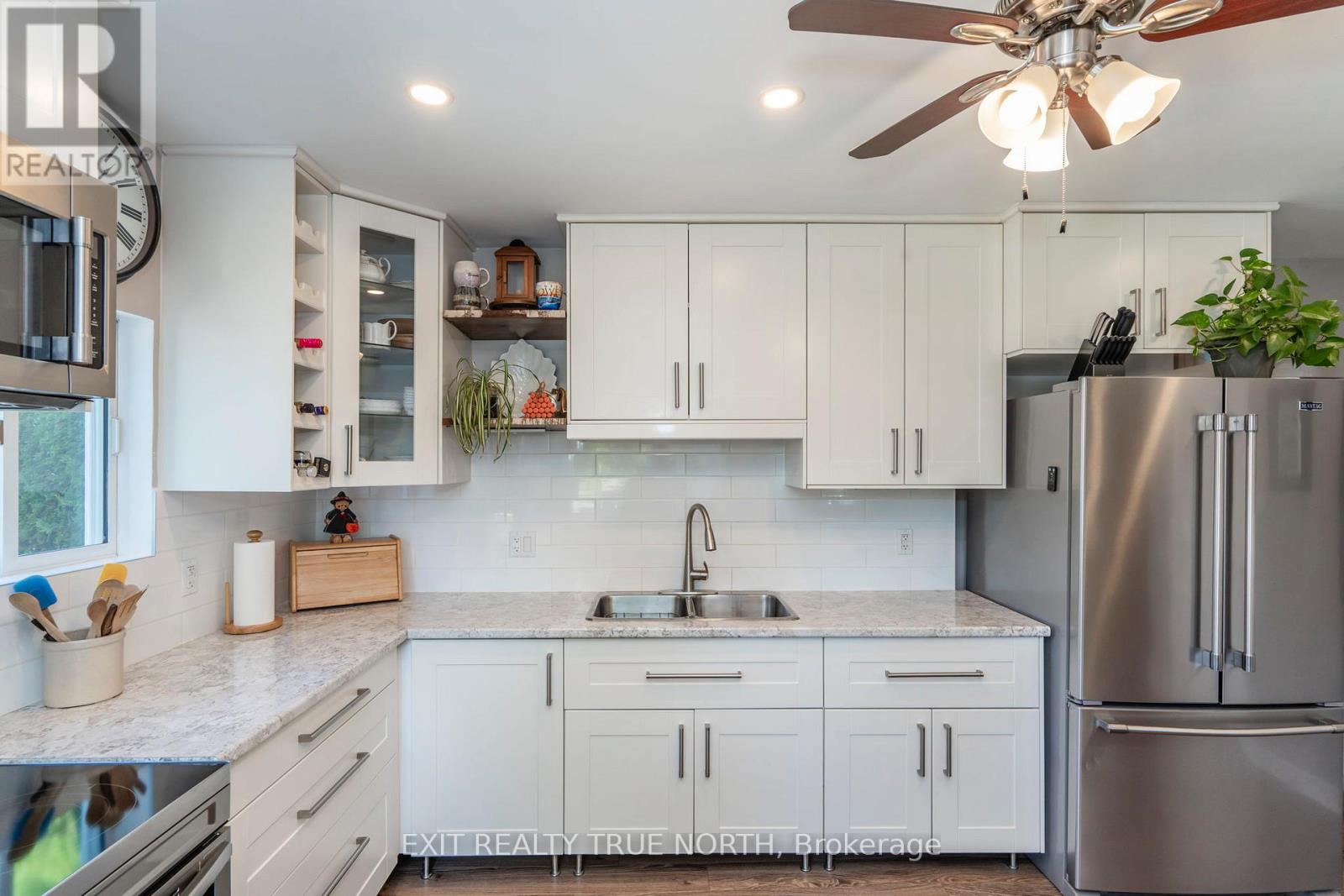 8254 93 Highway, Tiny, Ontario  L0K 2E0 - Photo 8 - S12639534