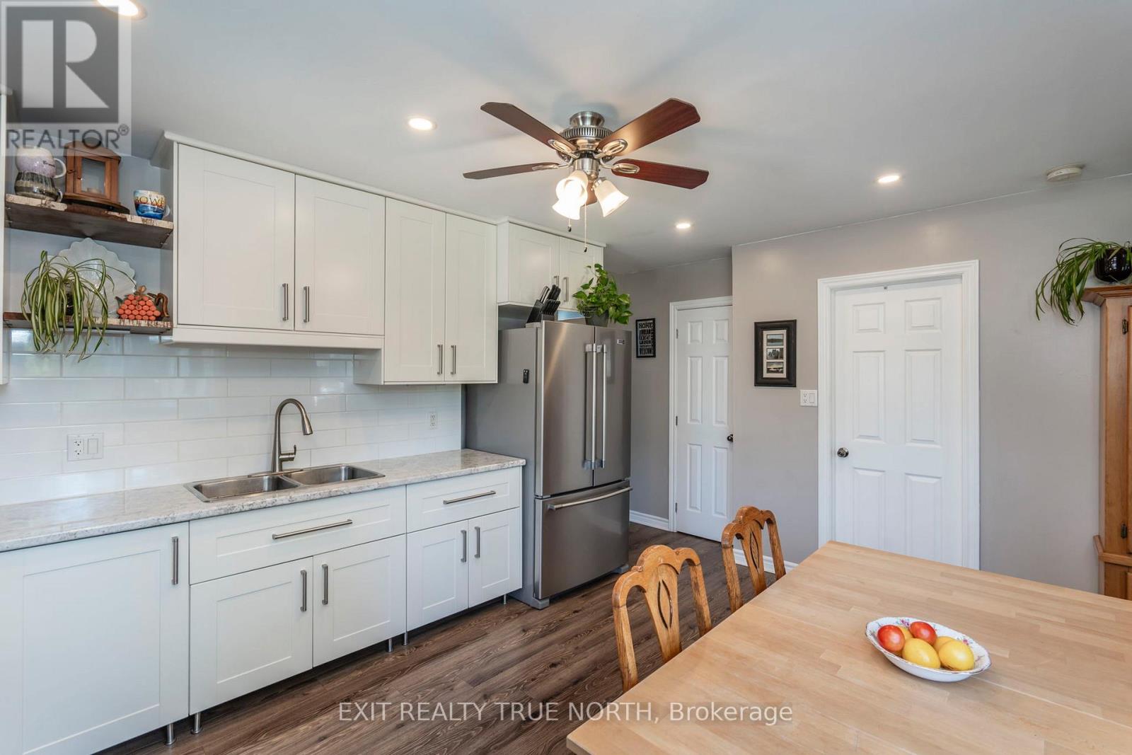 8254 93 Highway, Tiny, Ontario  L0K 2E0 - Photo 9 - S12639534